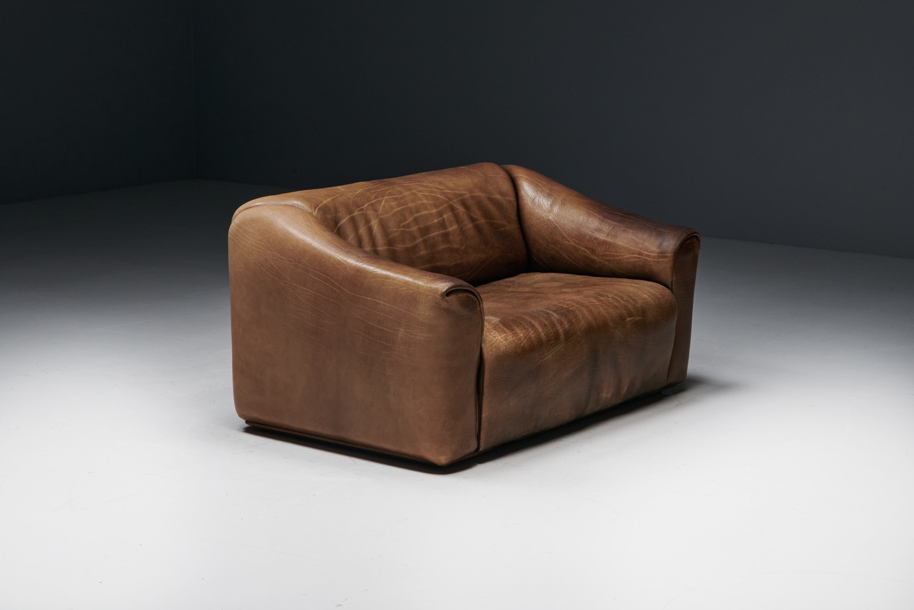 Luxury leather sofa by De Sede from the 1970s