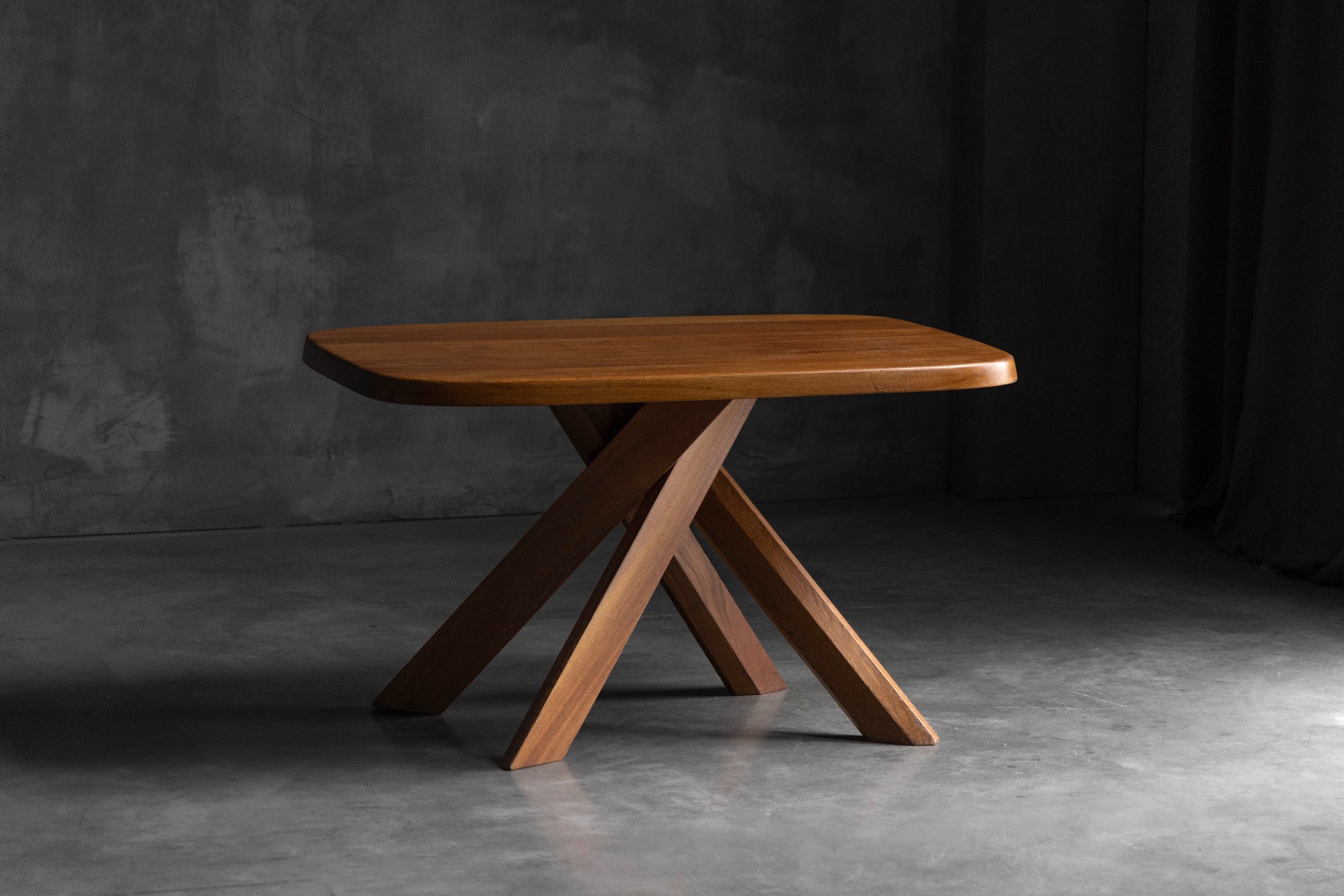 Minimalist French dining table from the T35 series