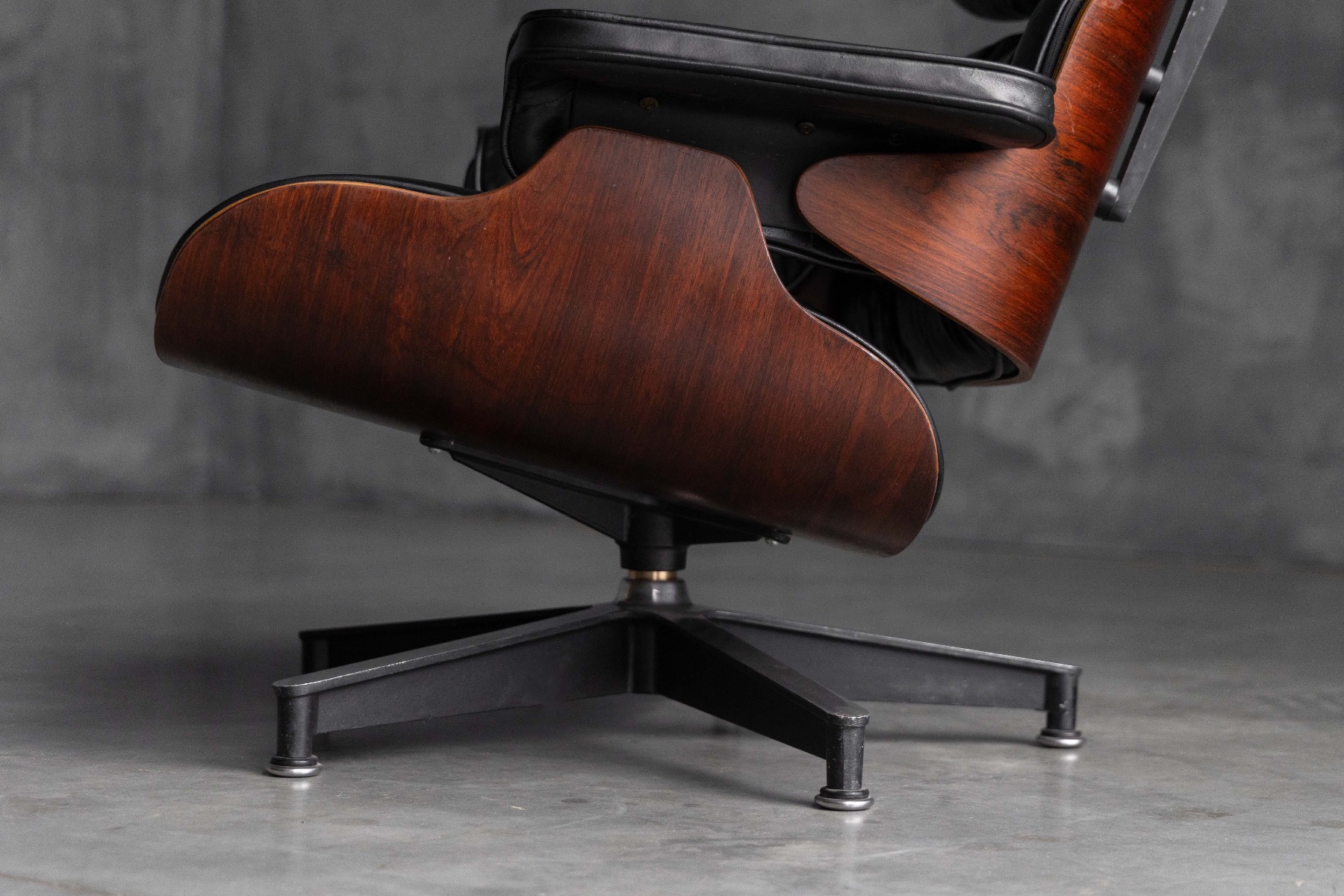 Original 1957 Eames Lounge Chair by Herman Miller USA