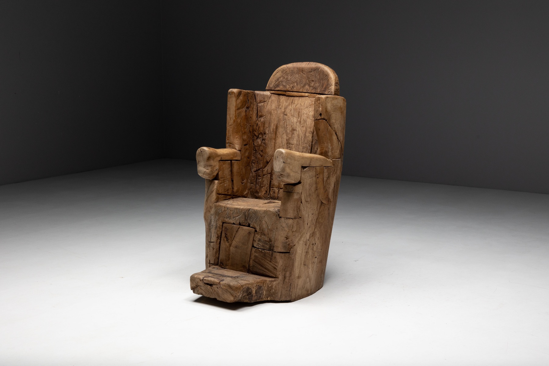 Ritual monoxylite throne chair dating to the 19th century