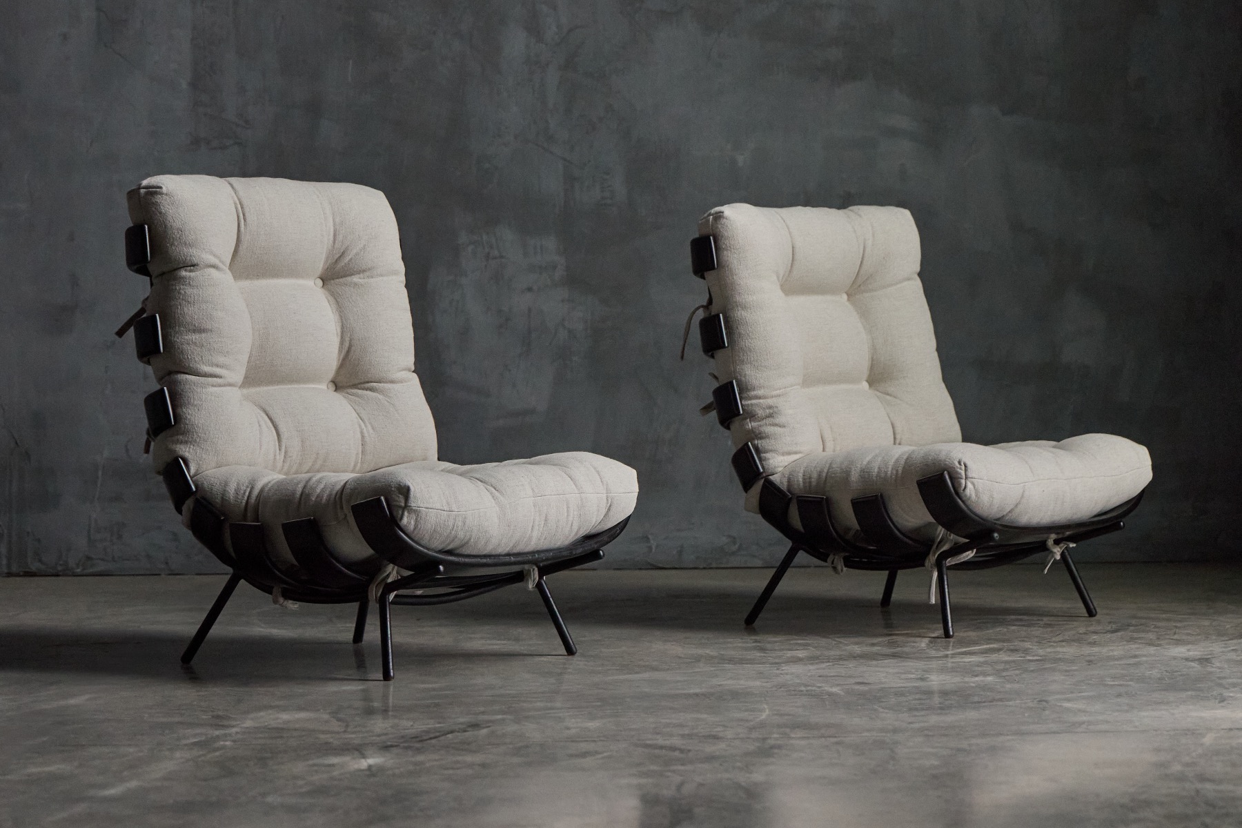 Architectural wooden frame Costela lounge chairs