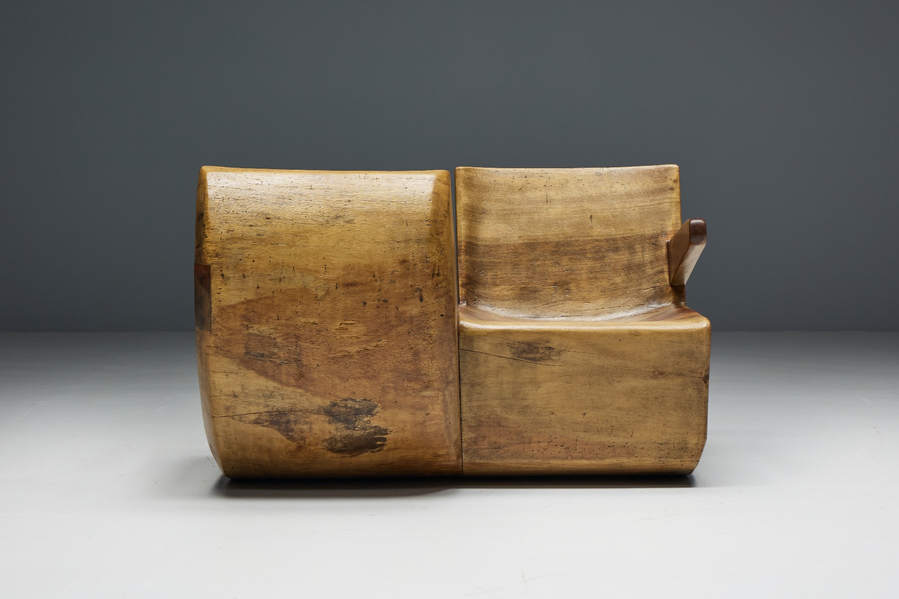 Sculptural Namoradeira seat