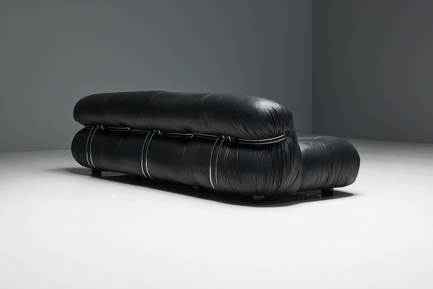 Sculptural Soriana sofa by Scarpa