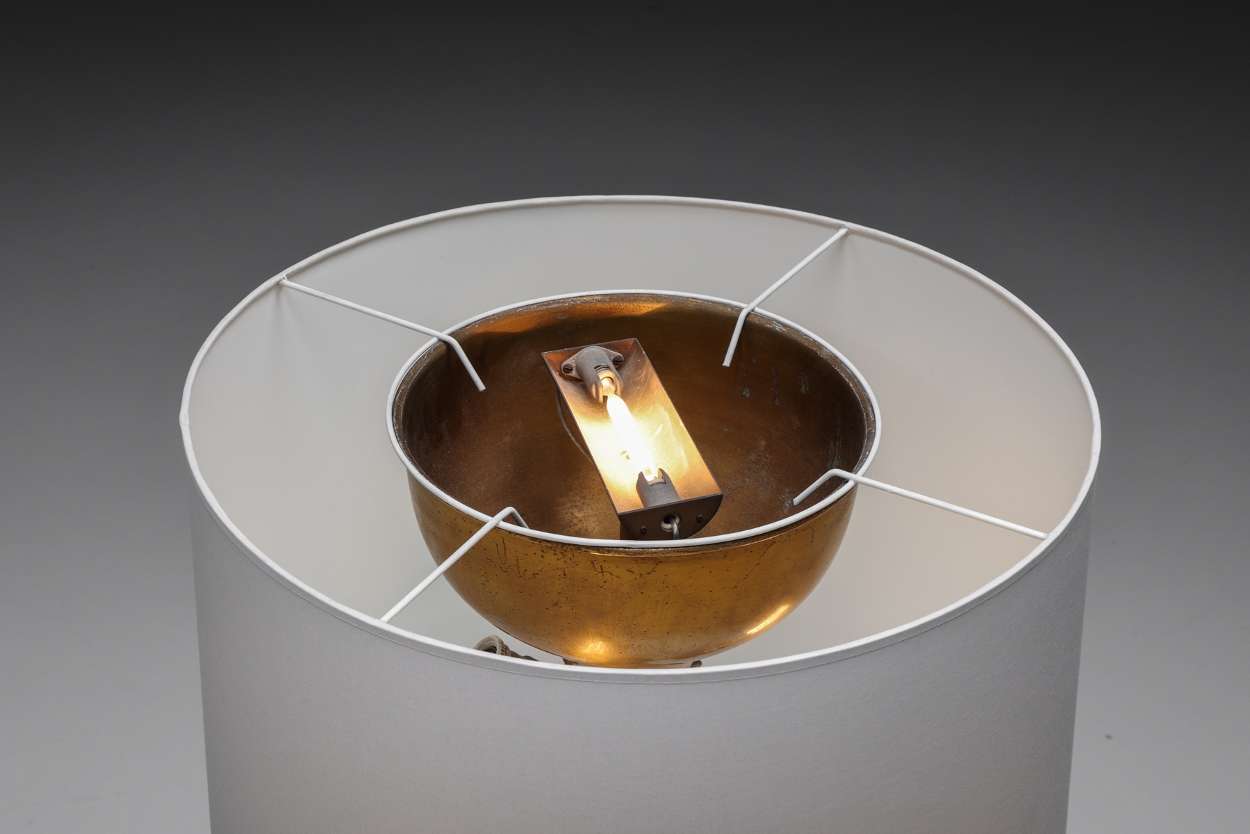 Sleek floor lamp in white bronze and marble design