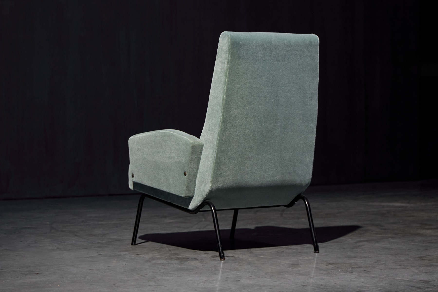 Authentic 1950s lounge chairs with elegant proportions