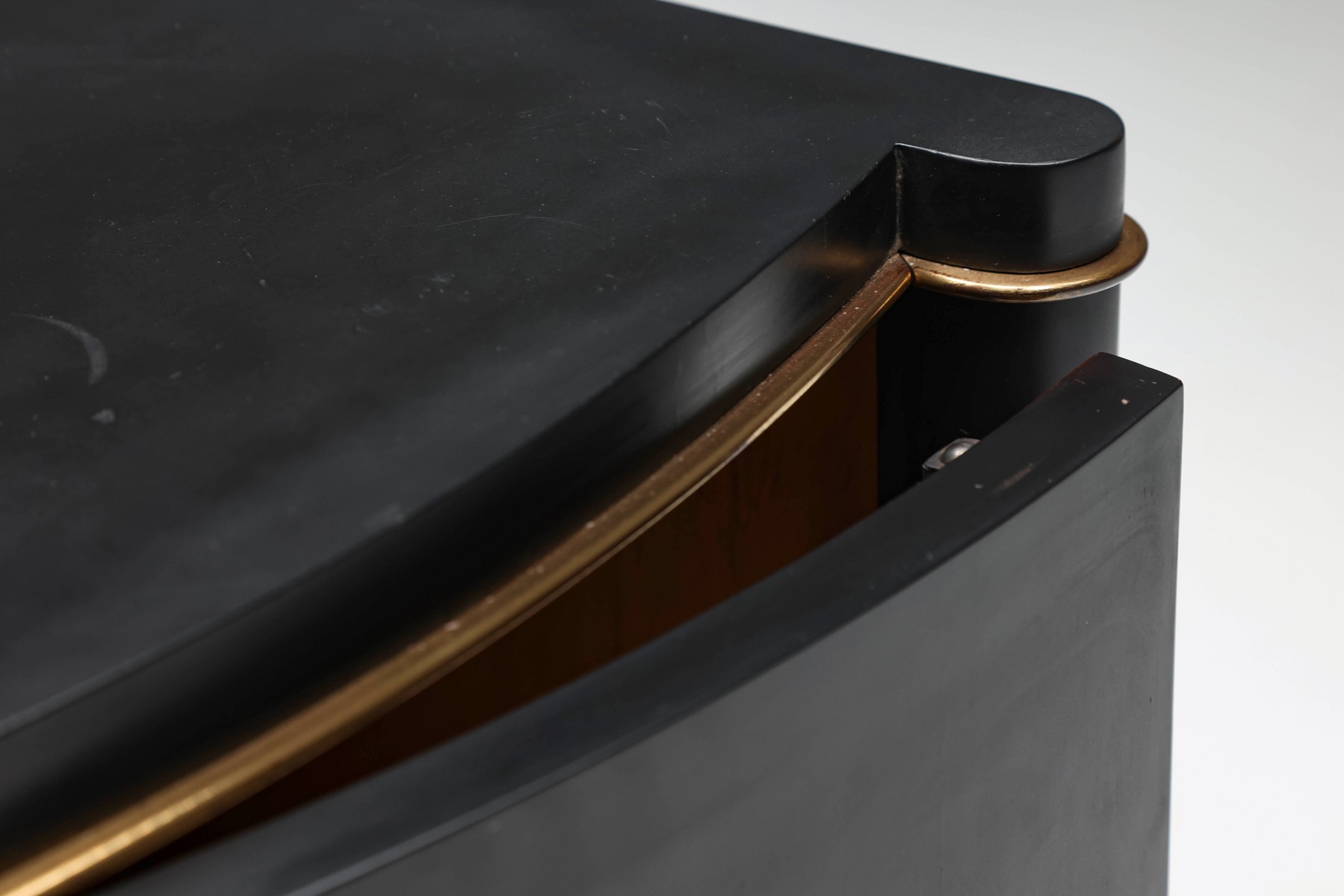 Timeless art deco bedside table by De Coene design