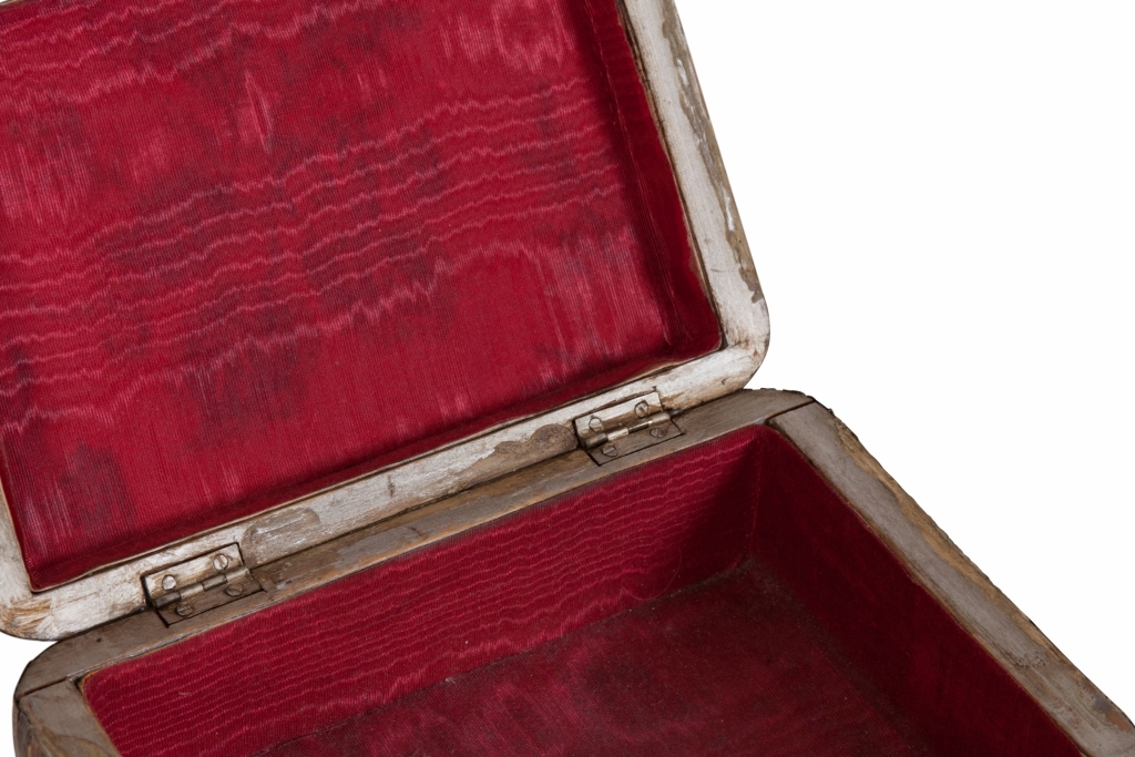 Timeless art nouveau jewellery box in French style