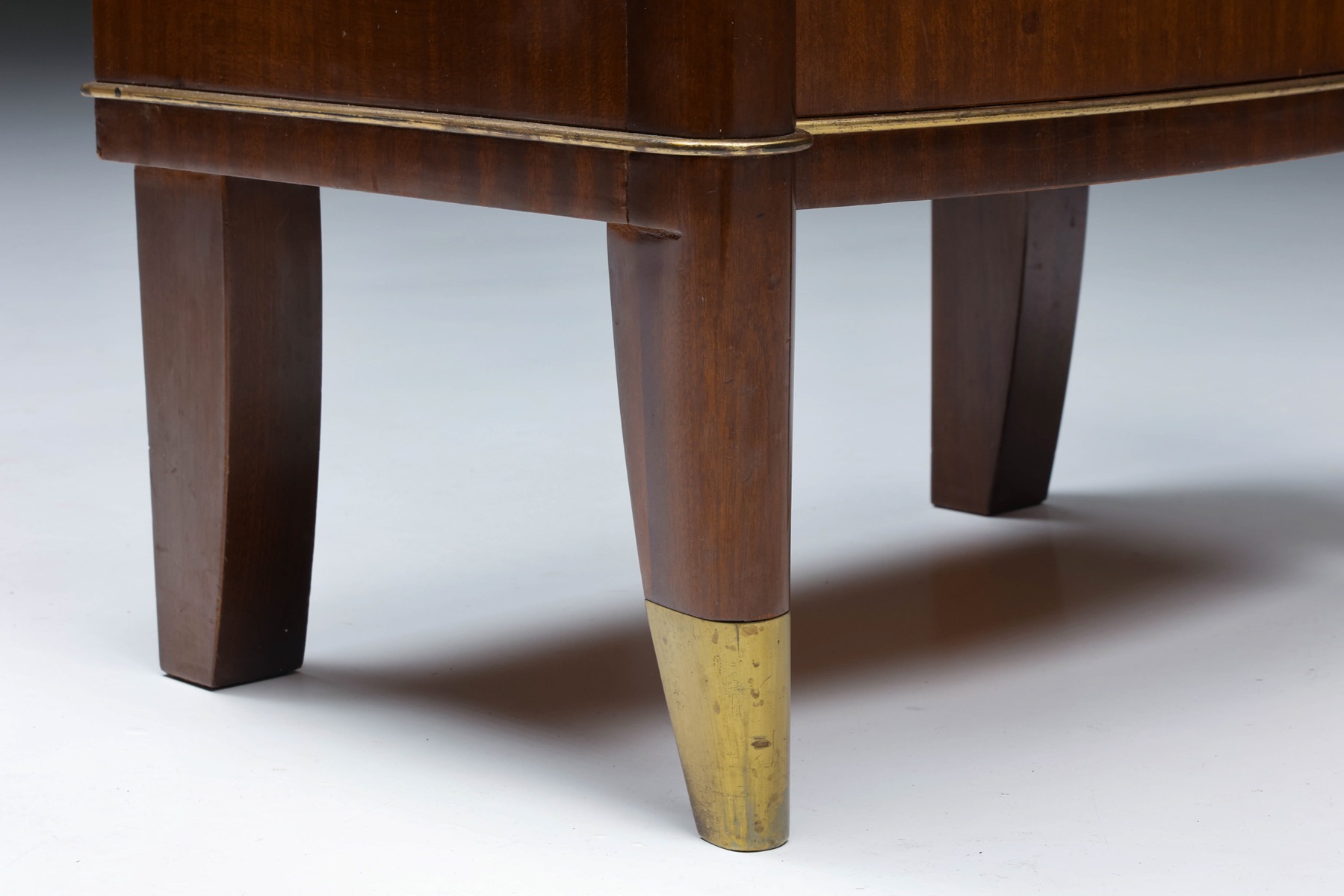 Timeless brown bedside table by De Coene design