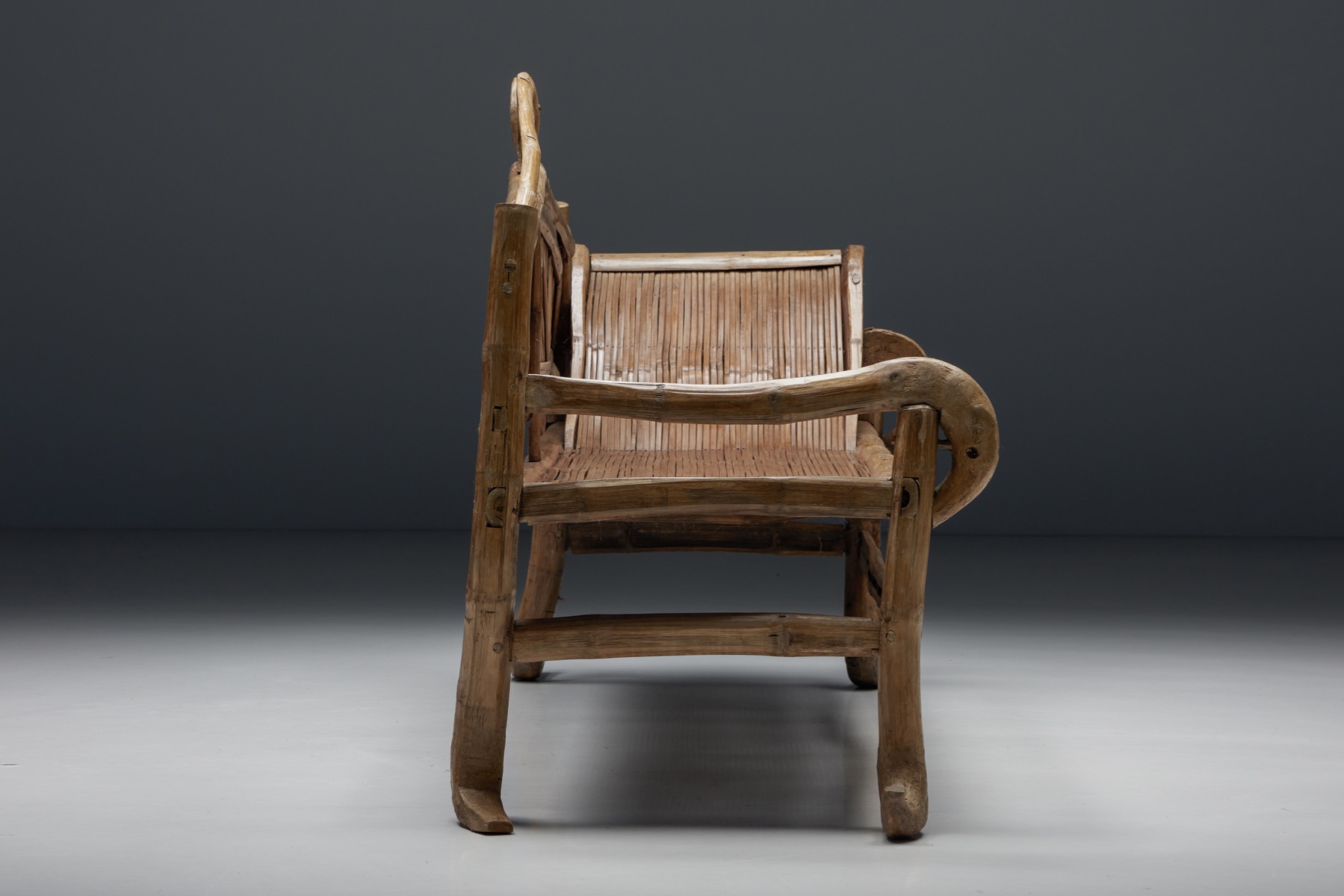 Traditional oriental bamboo sofa bed design