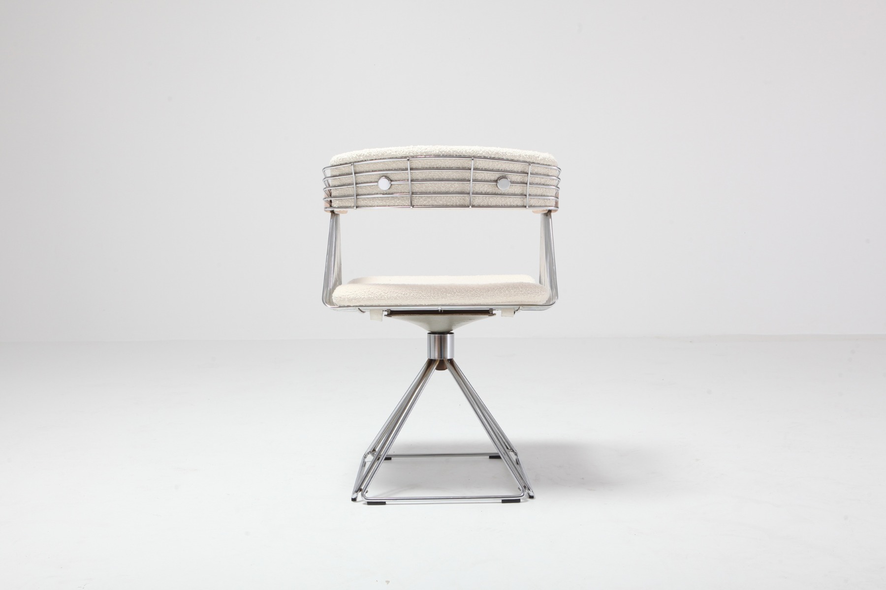 Vintage chromed steel wire chairs from the 1970s
