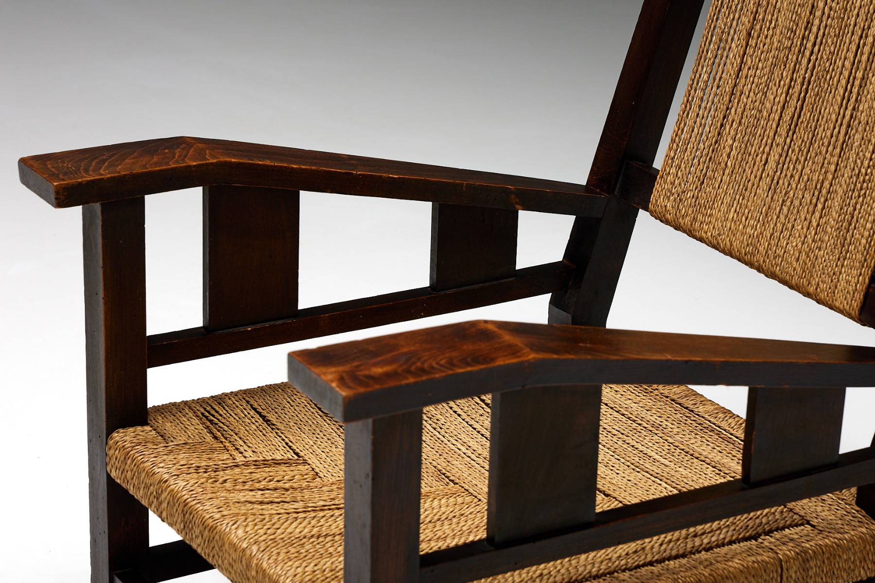 Vintage rustic easy chair in solid wood with rope