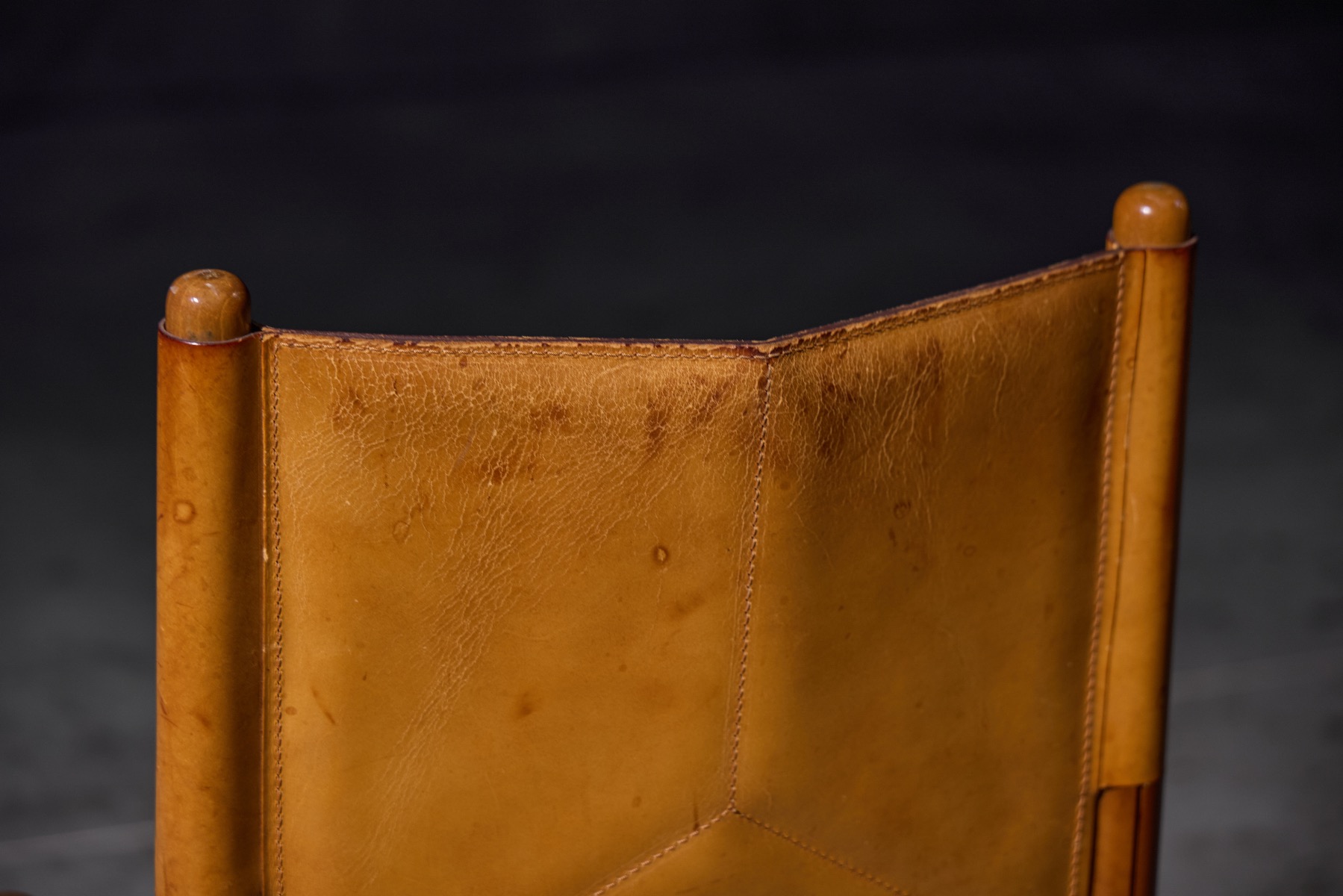 Timeless 1960s leather dining seating