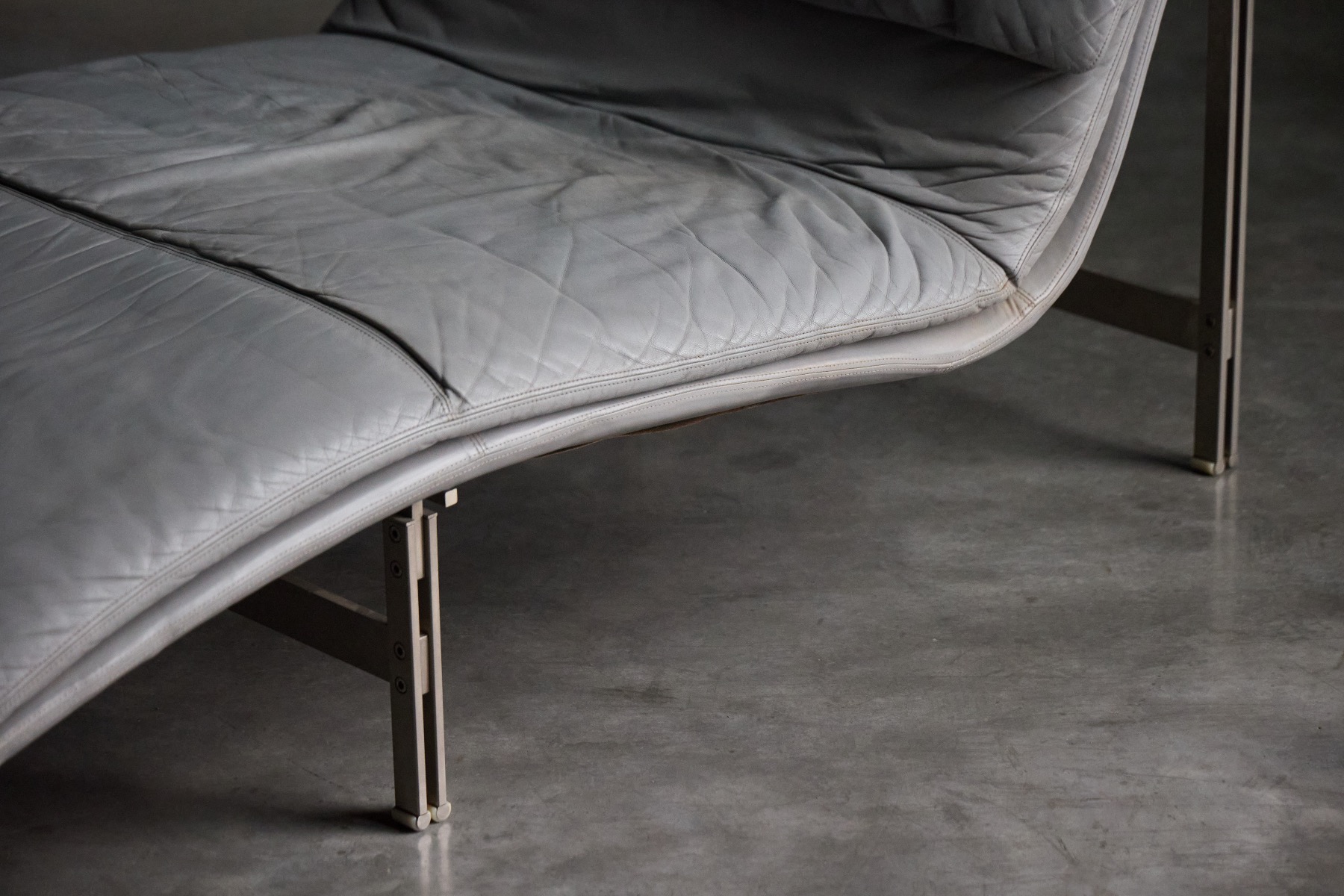 Premium Saporiti Wave armchair designed by Offredi
