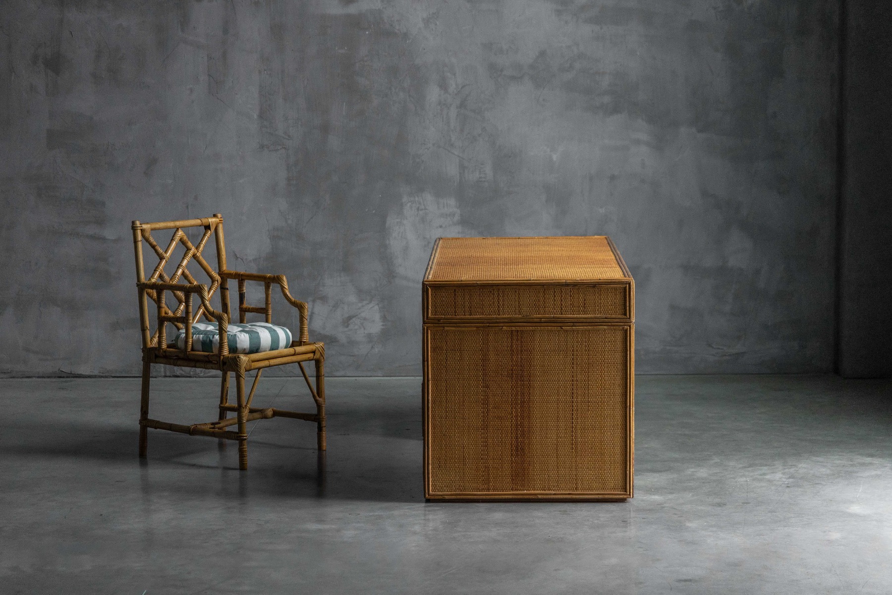 Architectural bamboo desk produced by Vivai del Sud