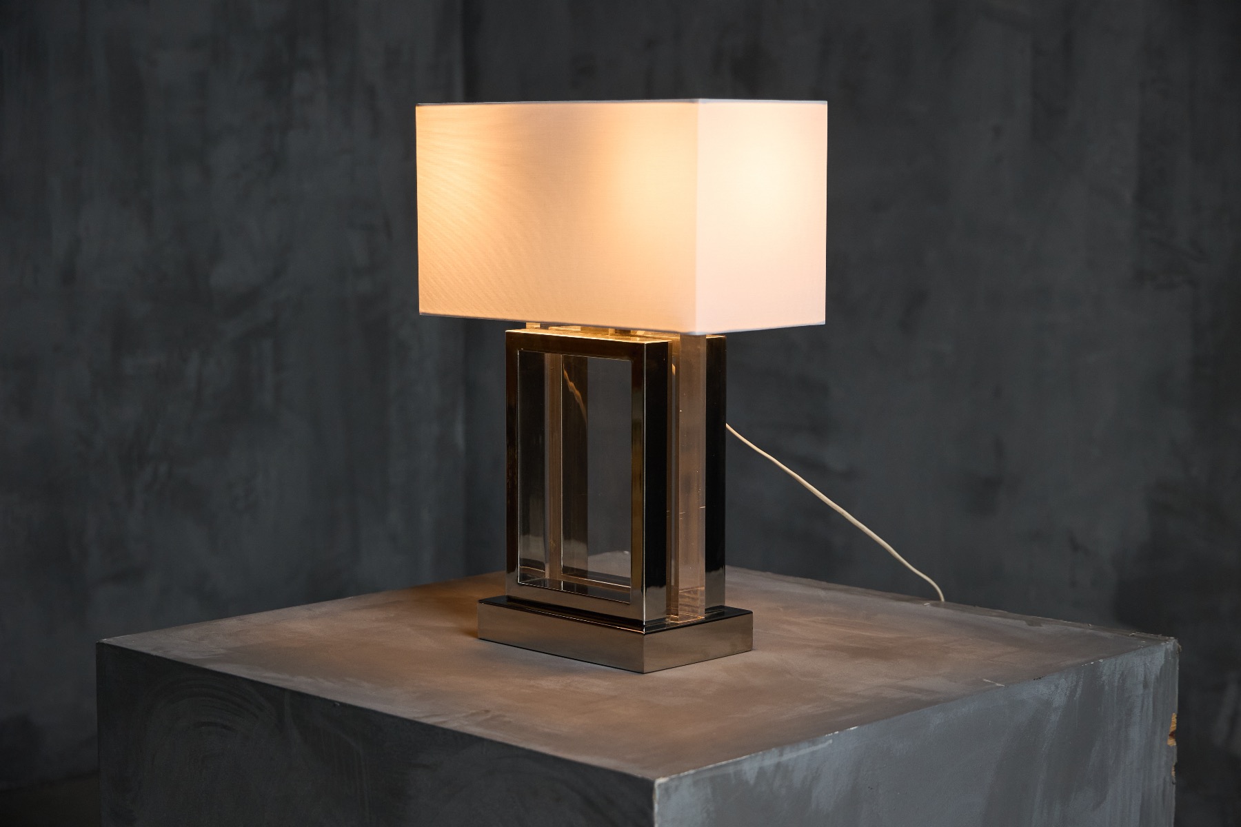 Gallery level 1970s Hollywood Regency lighting