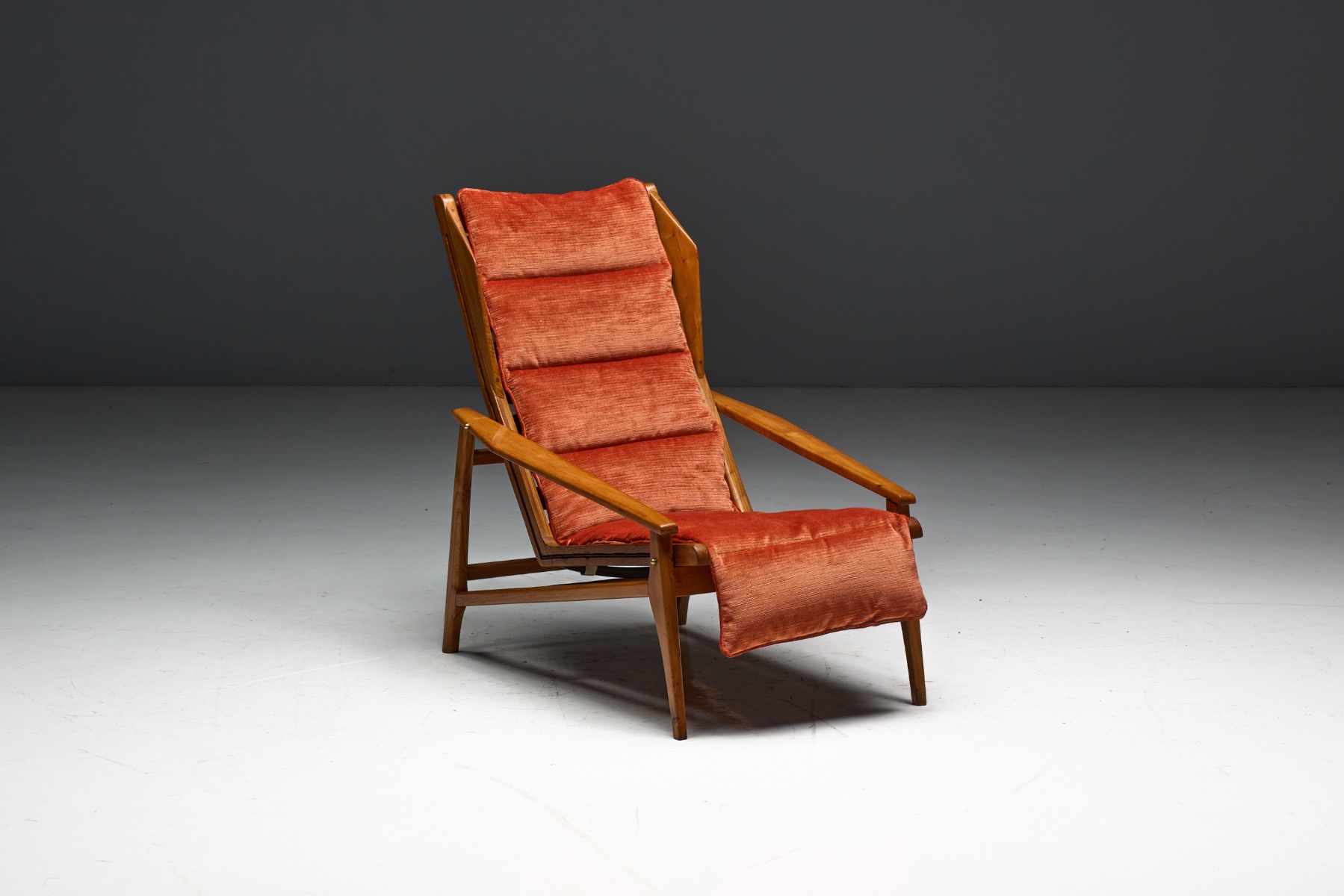 Architectural Italian lounge chair Modello 811 by Gio Ponti