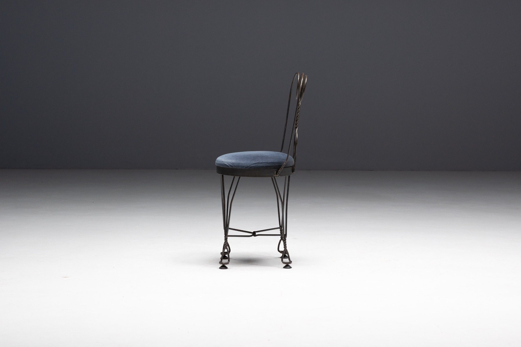 Collectible mid century butterfly dining chair in iron