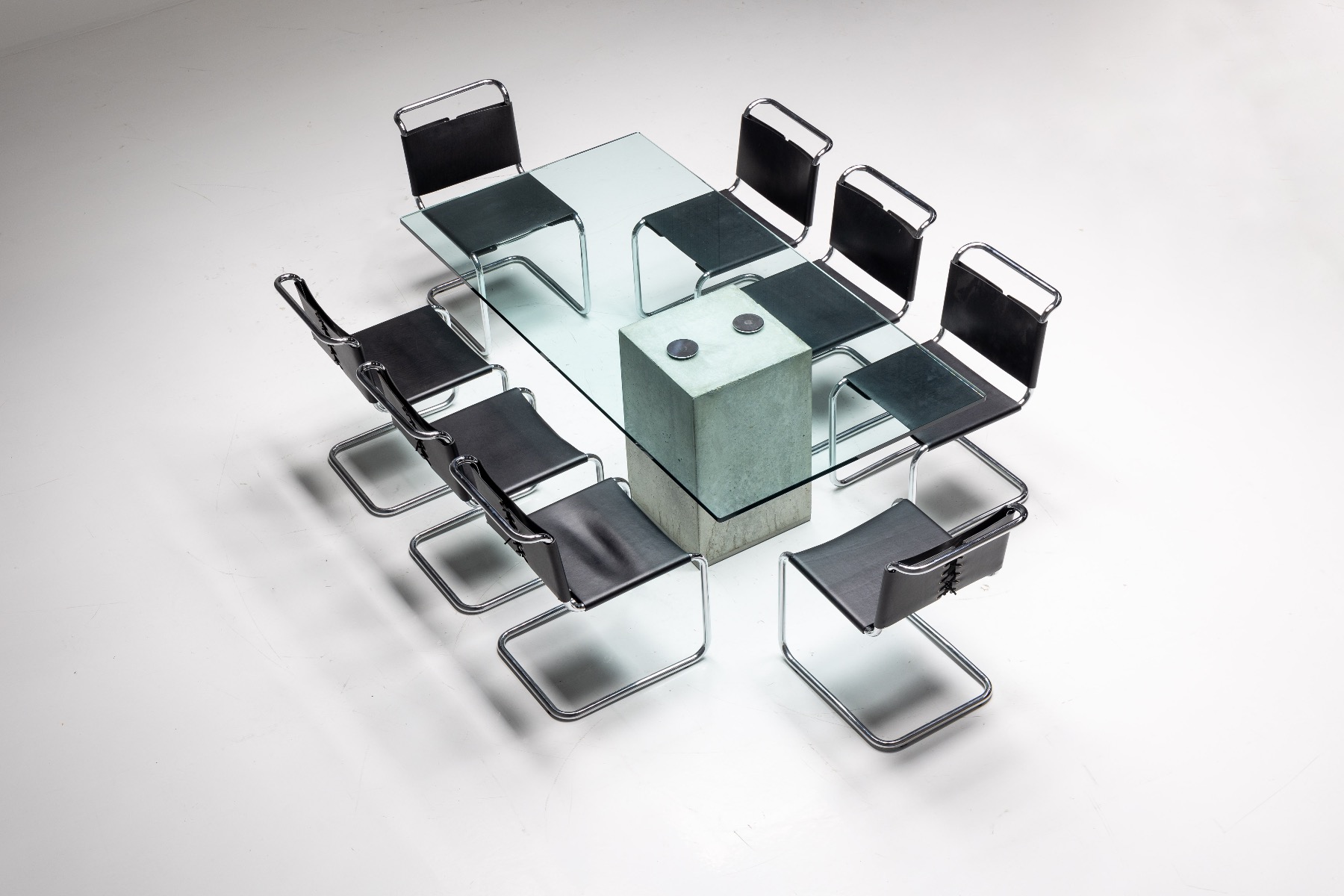 Collectible Saporiti dining table from the 1970s