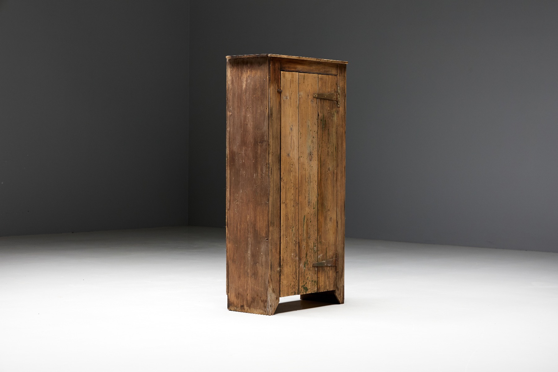 Country style French cabinet in travail populaire design