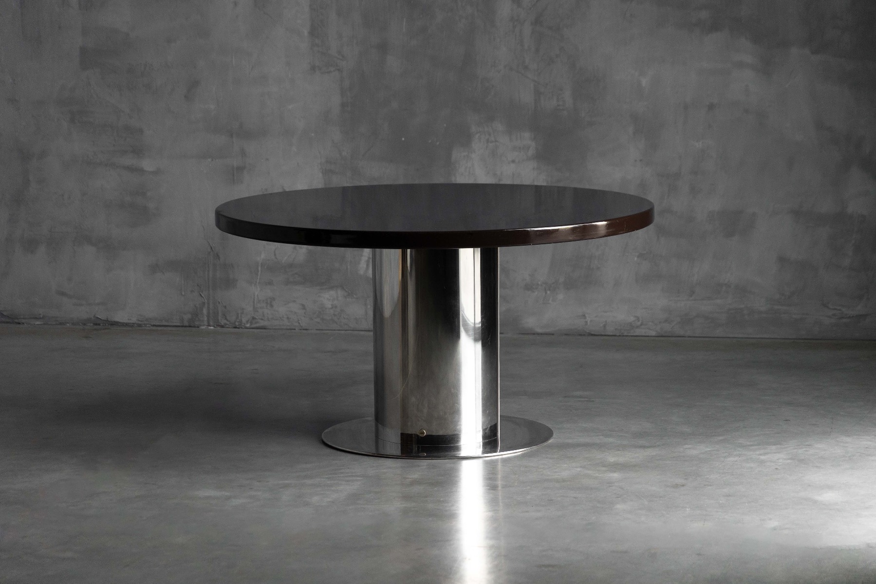 Cidonio dining table Italian postmodern design by Antonia Astori