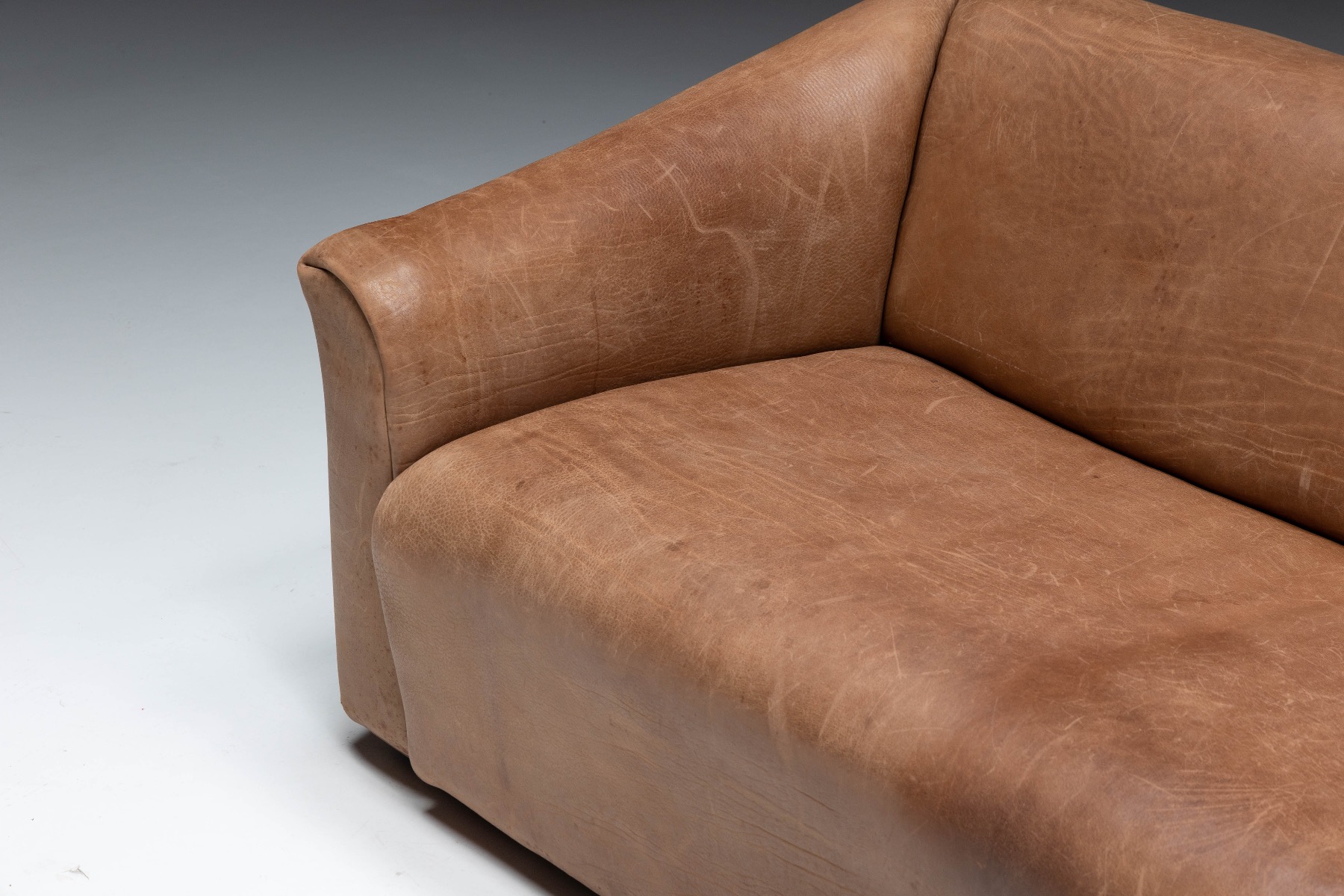 Iconic De Sede DS 47 sofa in bullhide leather, 1970s