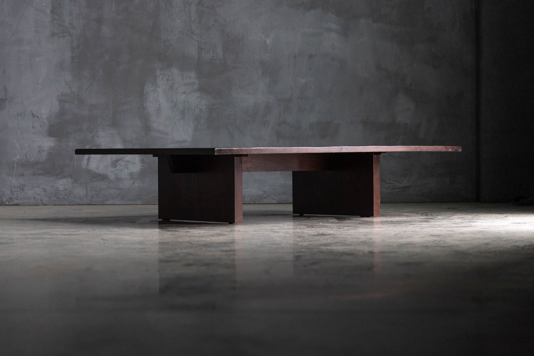 Premium 2025 sculptural brutalist table