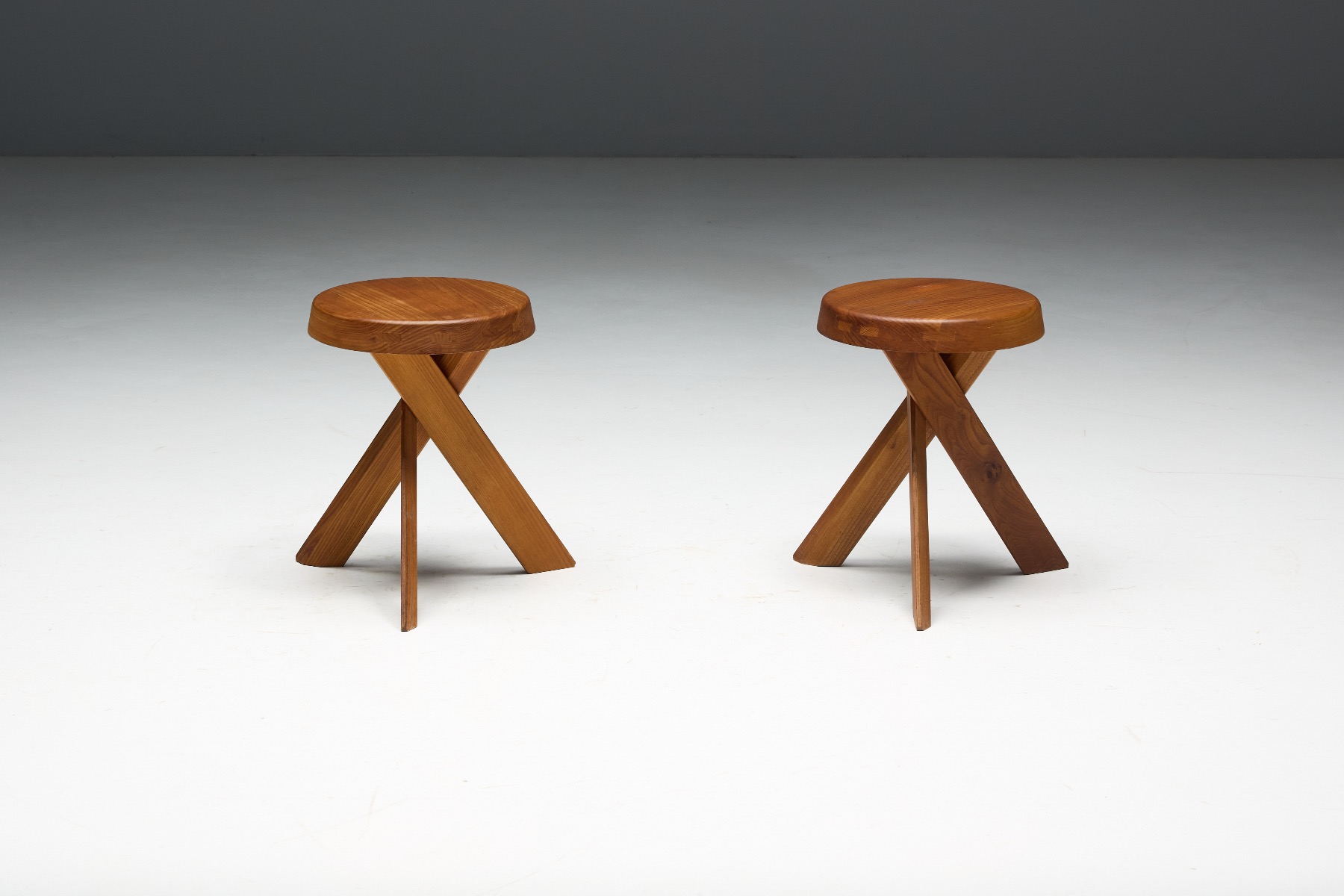 Handcrafted S31 stool reflecting Pierre Chapo craftsmanship