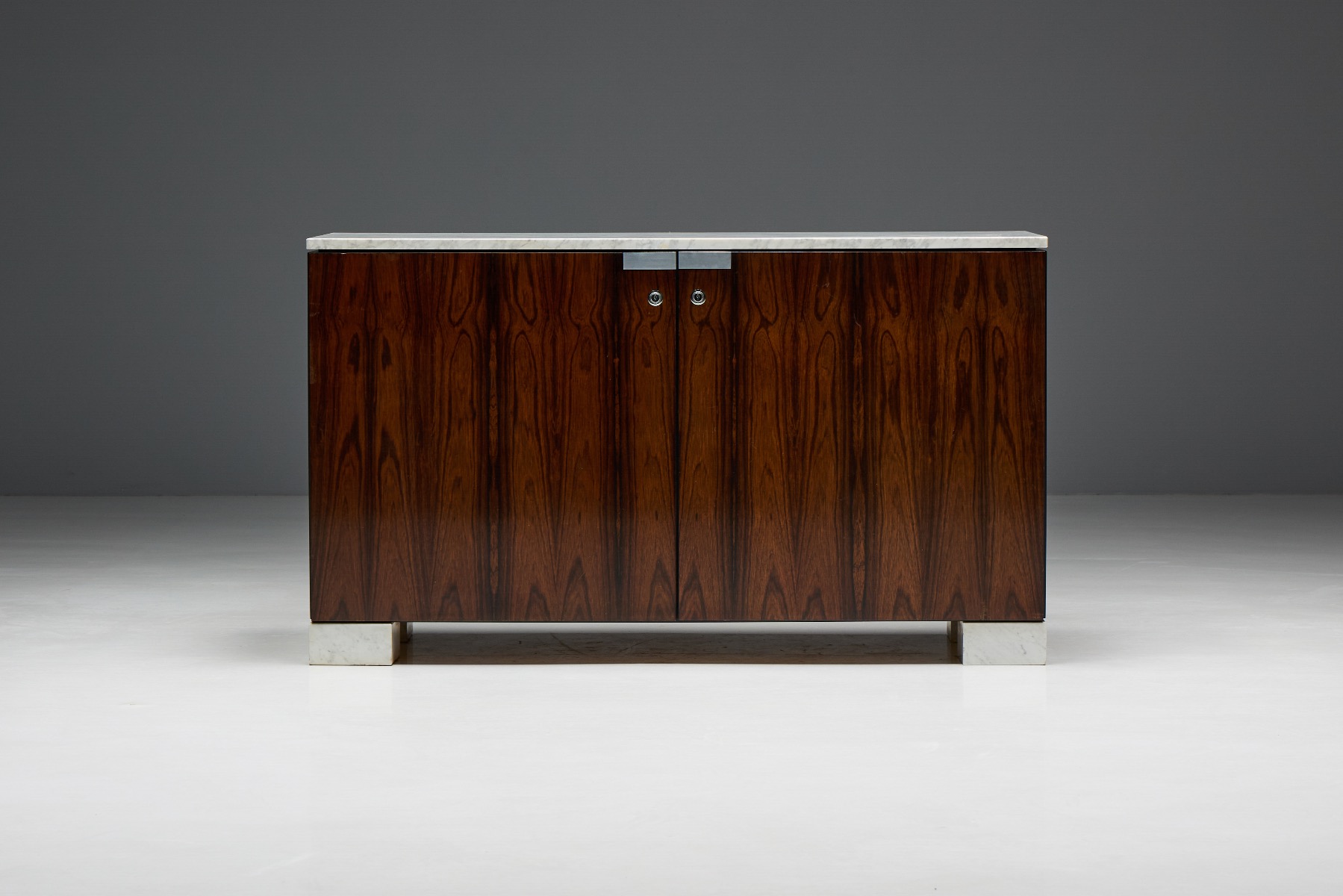 Iconic De Coene cabinet in marble and rosewood from the 1960s