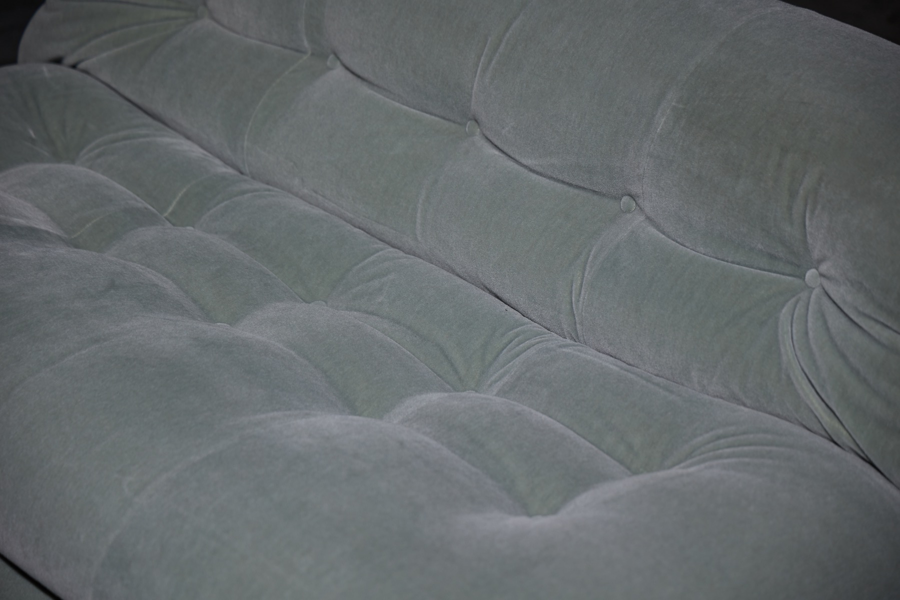 Modernist Italian sofa designed by Afra and Tobia Scarpa