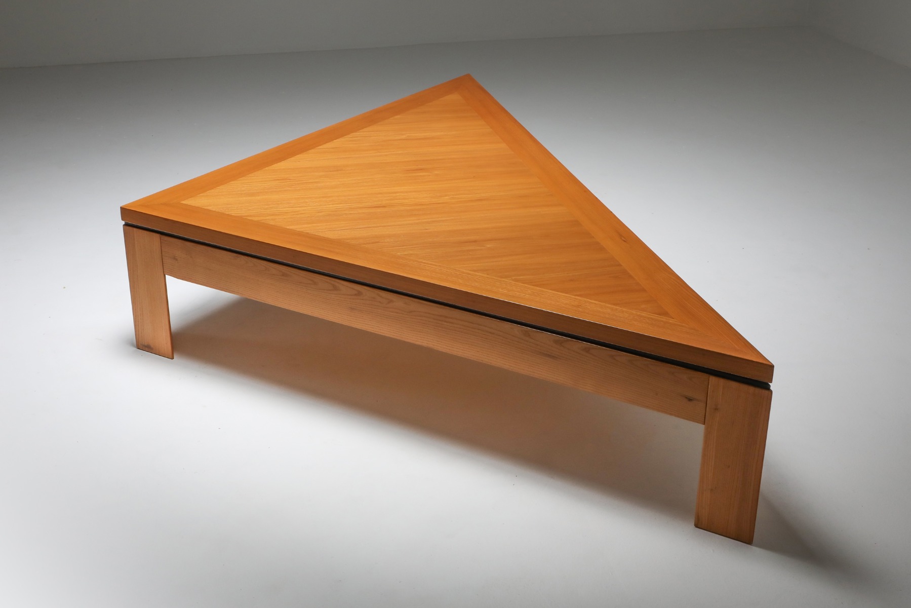 Iconic triangular coffee table in elm from the 1970s
