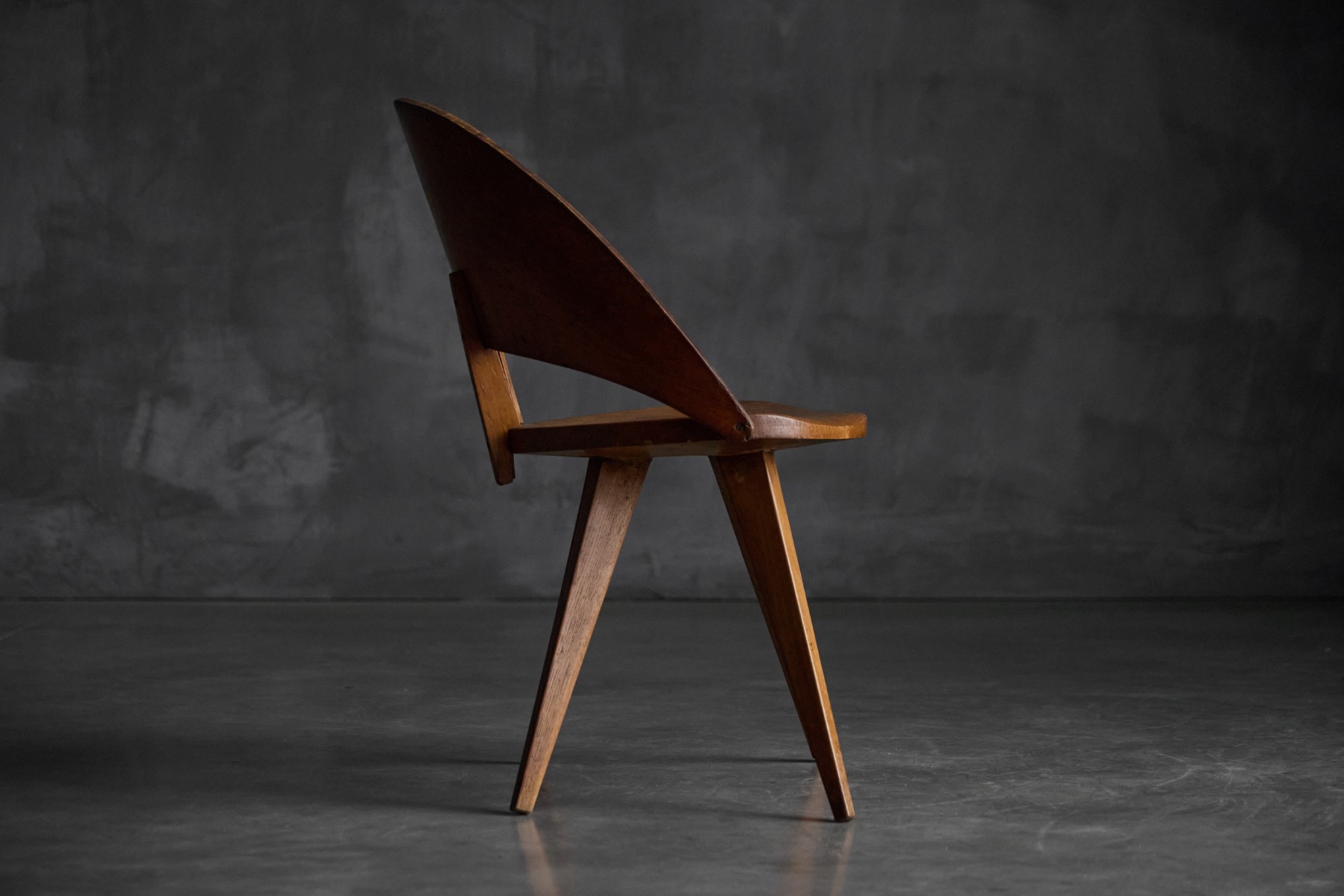 Italian design dining chairs in molded plywood
