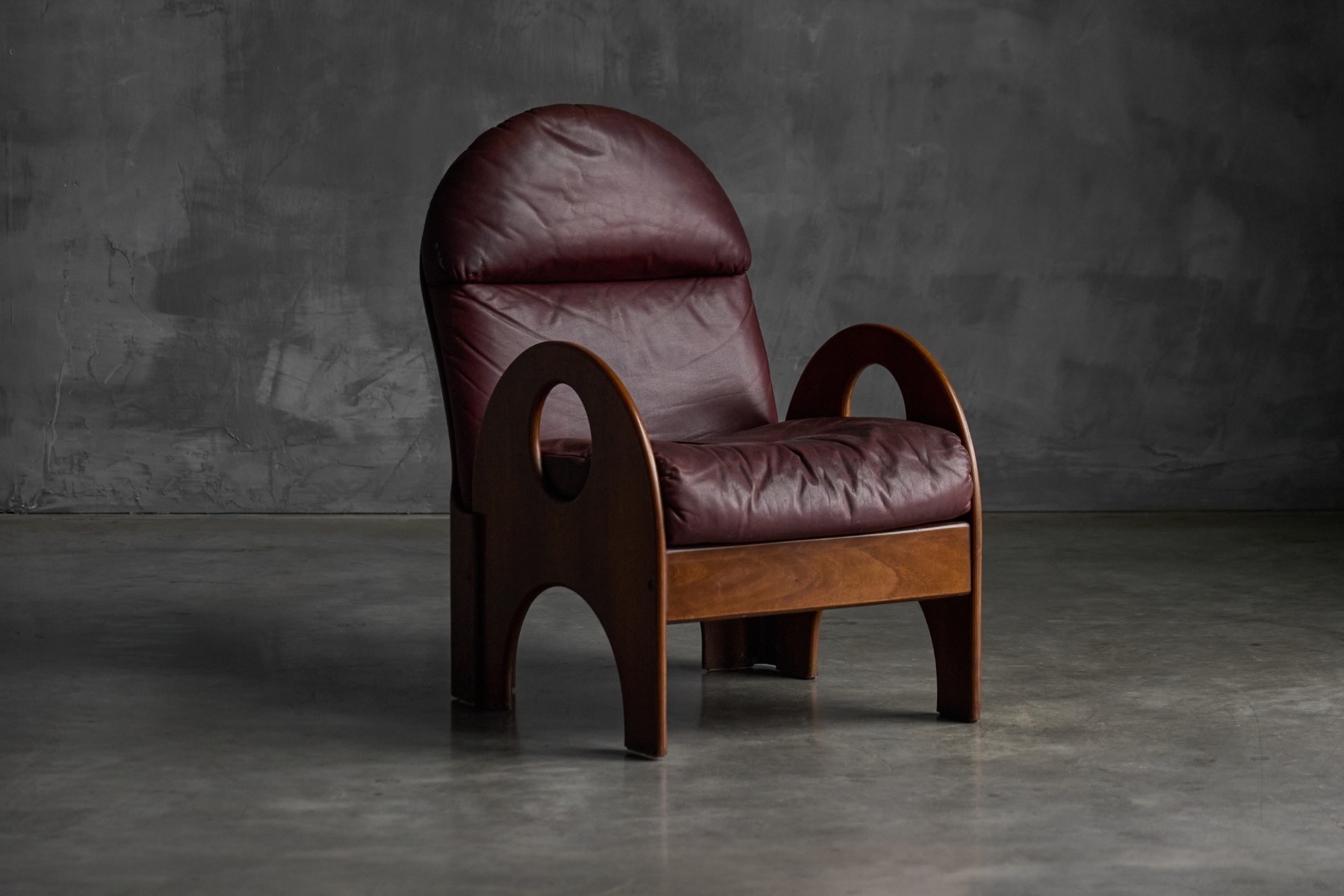 Italian modernist easy chair by Gae Aulenti