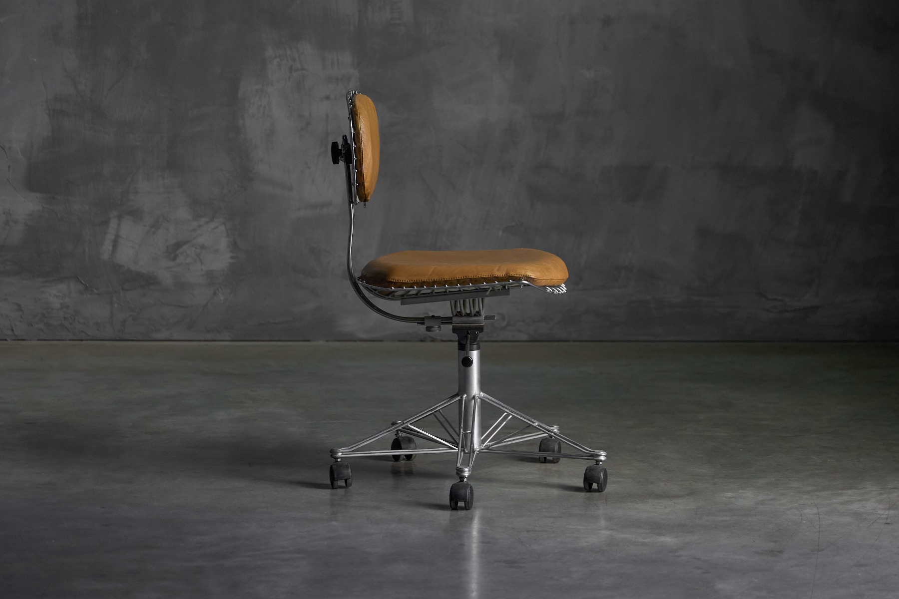 Beaubourg office chair with industrial design character