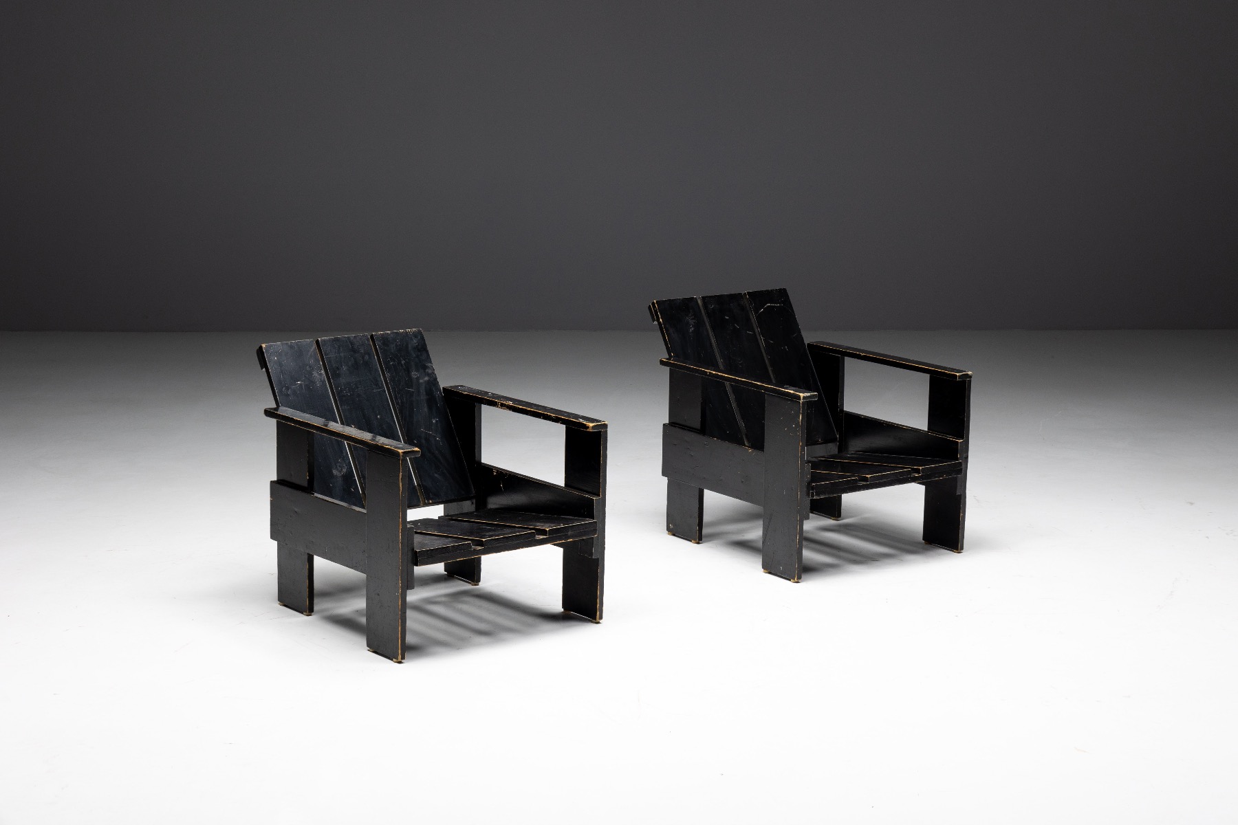 Minimalist crate chair in Dutch modernism style