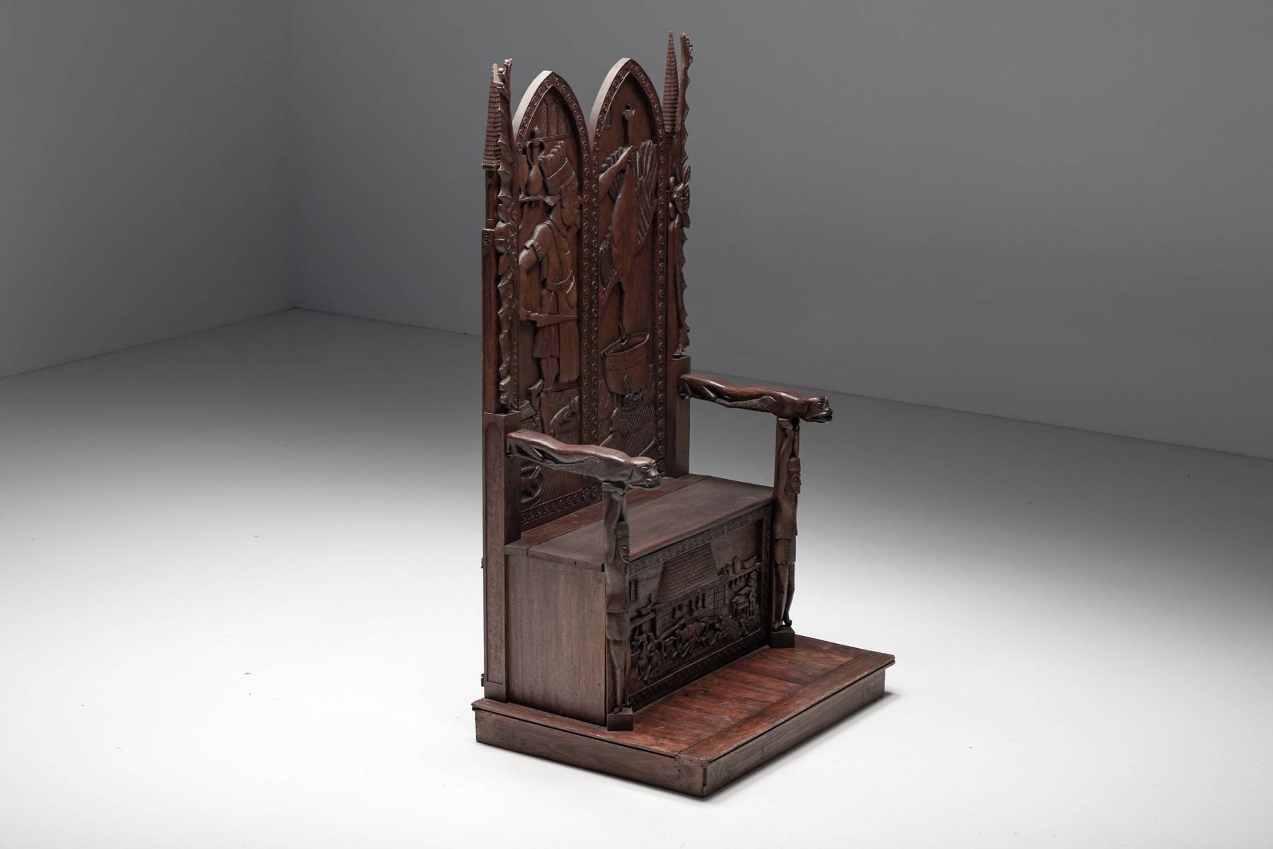 Solid wood throne chair with carved detail design