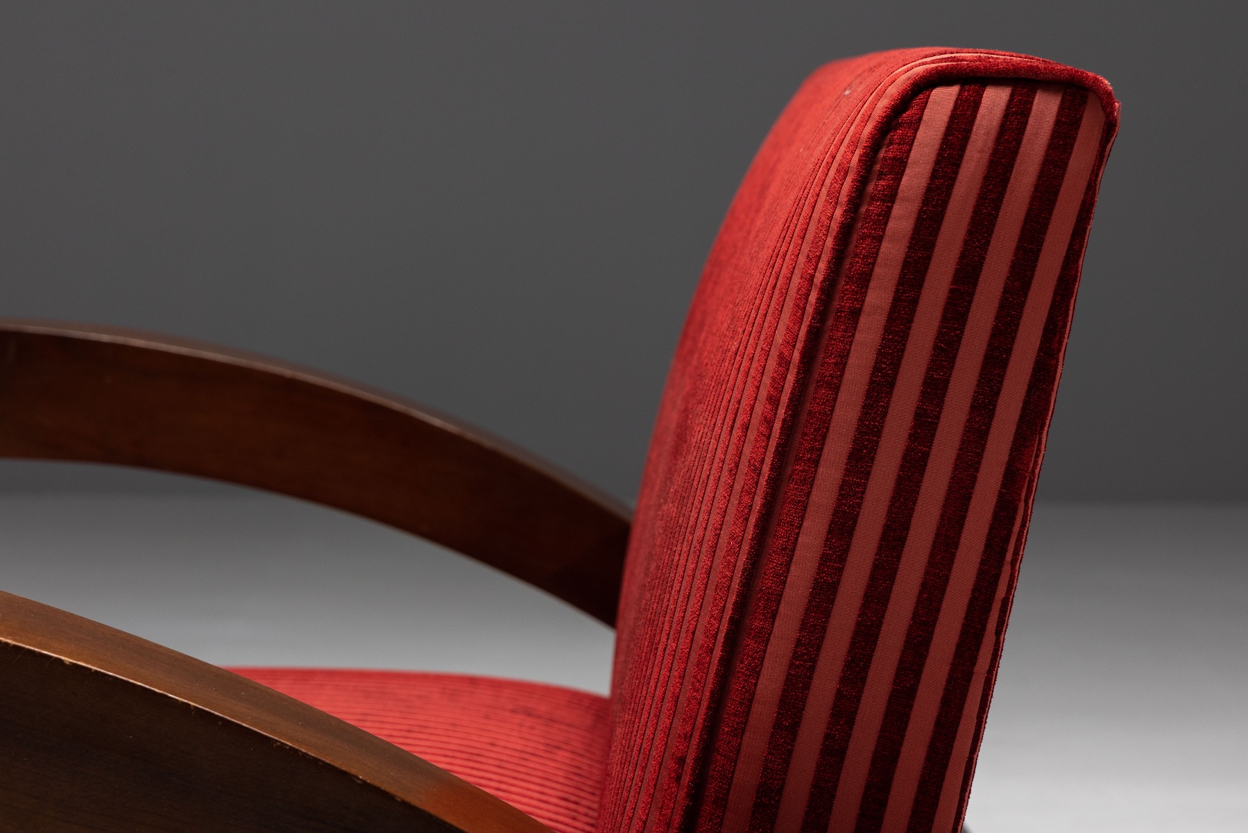 Timeless art deco sofa in red striped velvet from the 1940s