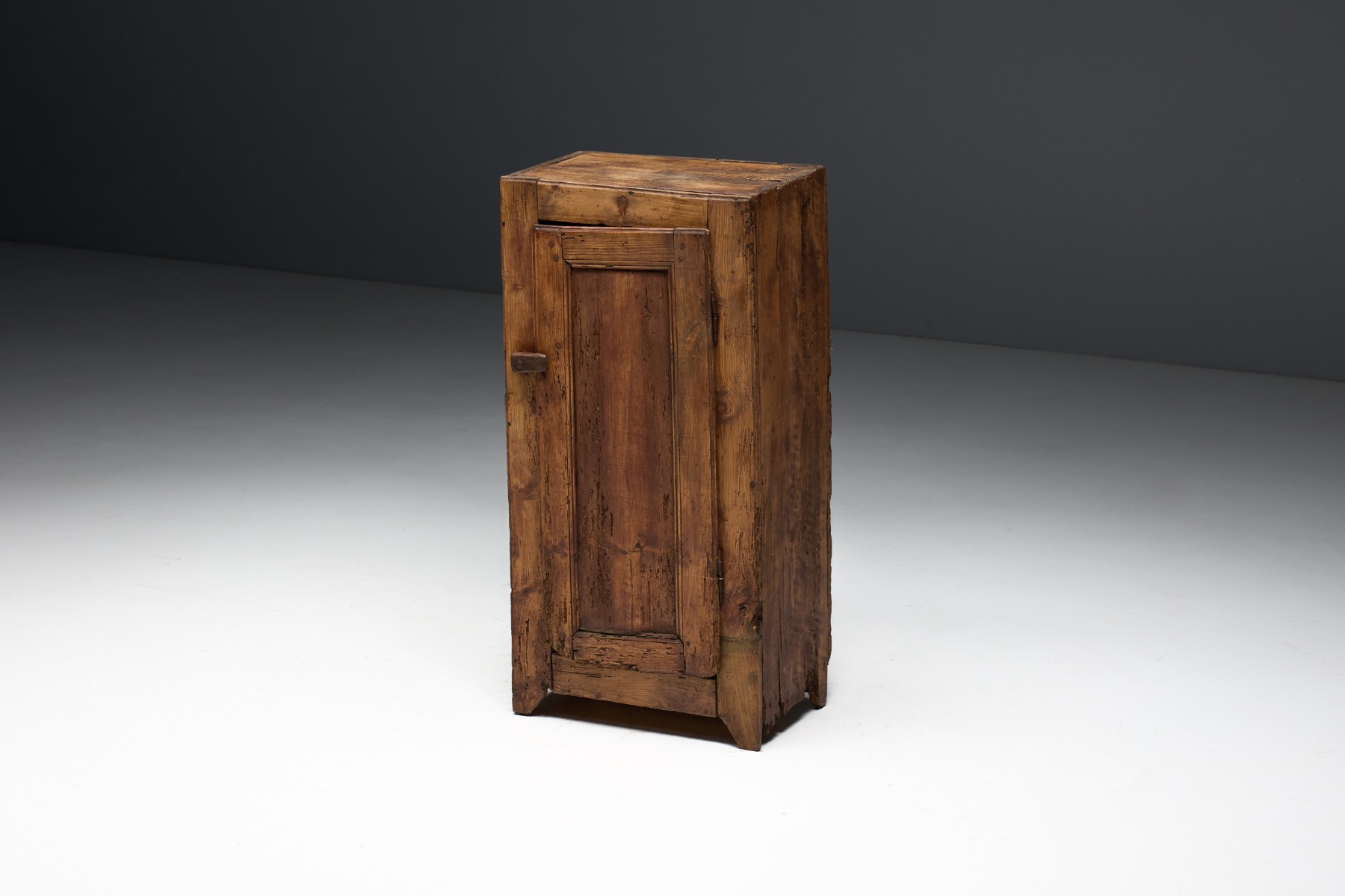 Traditional Alpine cupboard crafted in solid wood