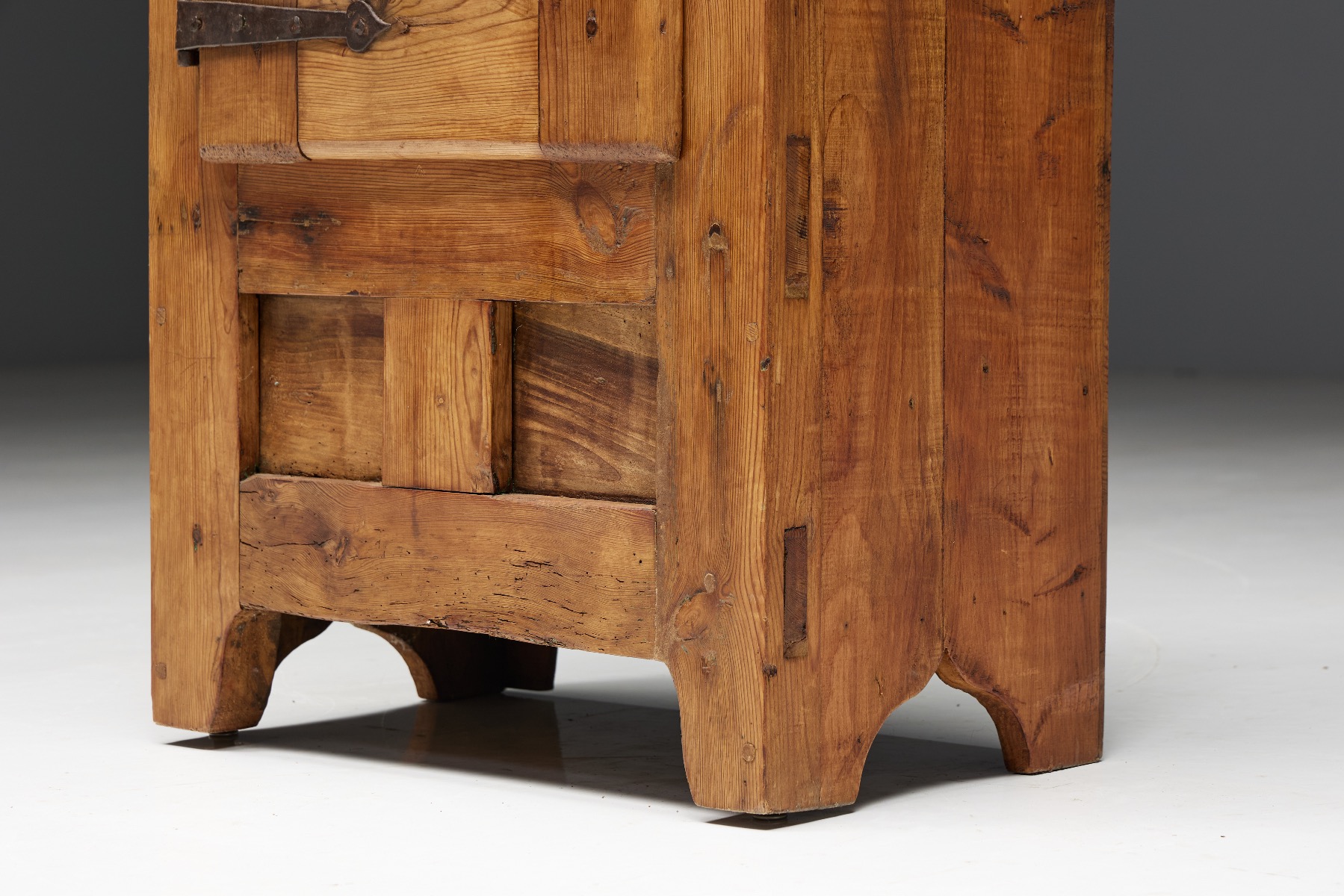 Traditional folk art cabinet with single door in wood