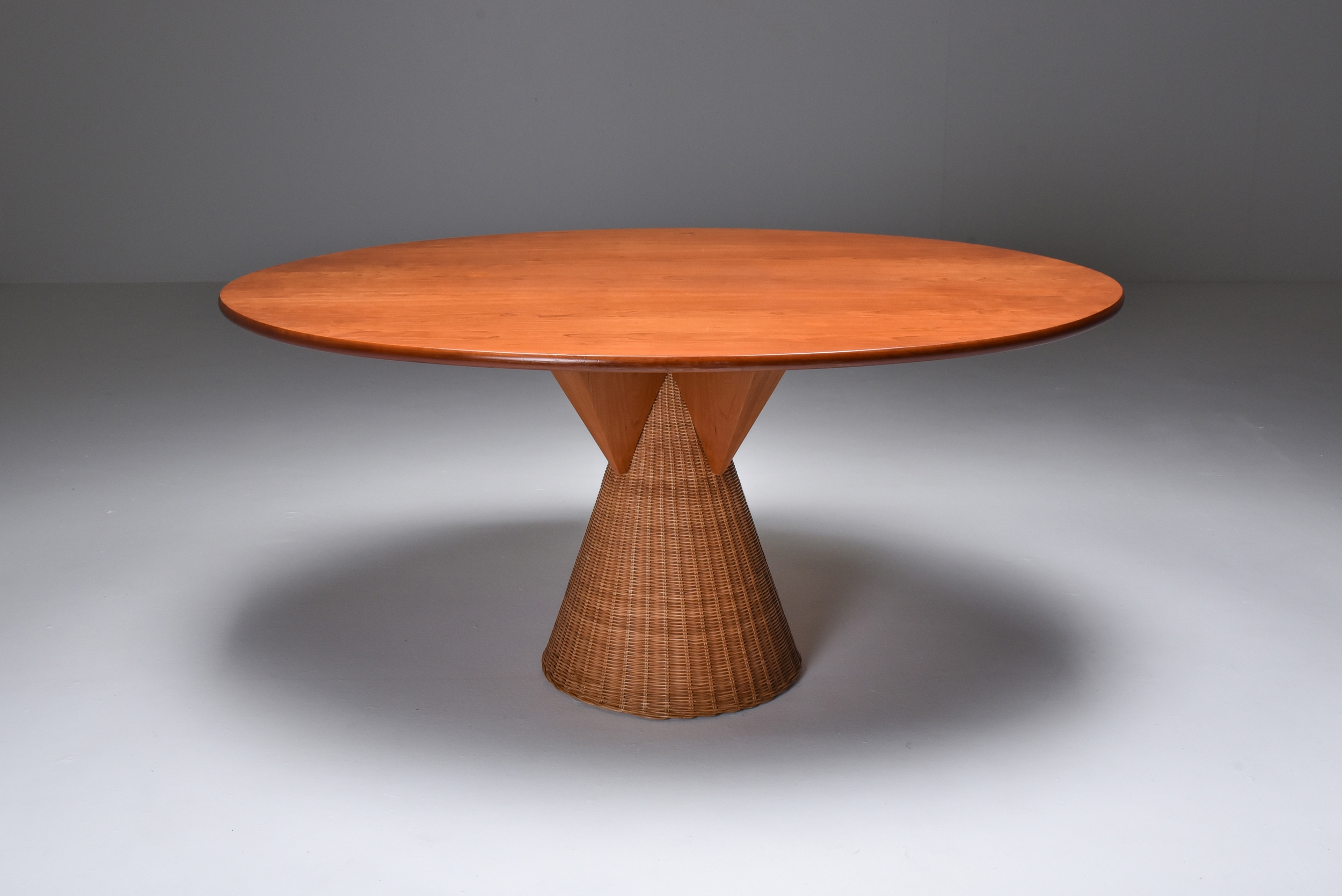 Italian Design Oval Mid-Century Modern Dining Table on a Rattan Base - 1970's