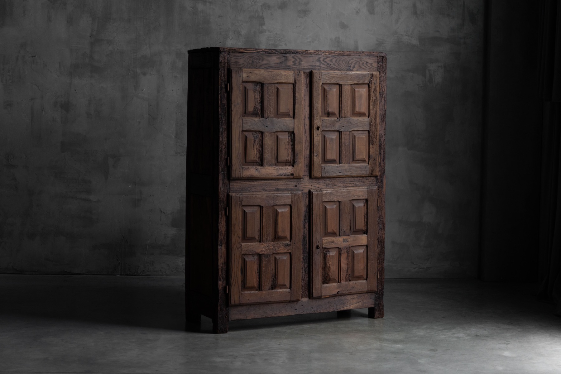 Antique Rustic Oak Cabinet, France - Early 19th Century 