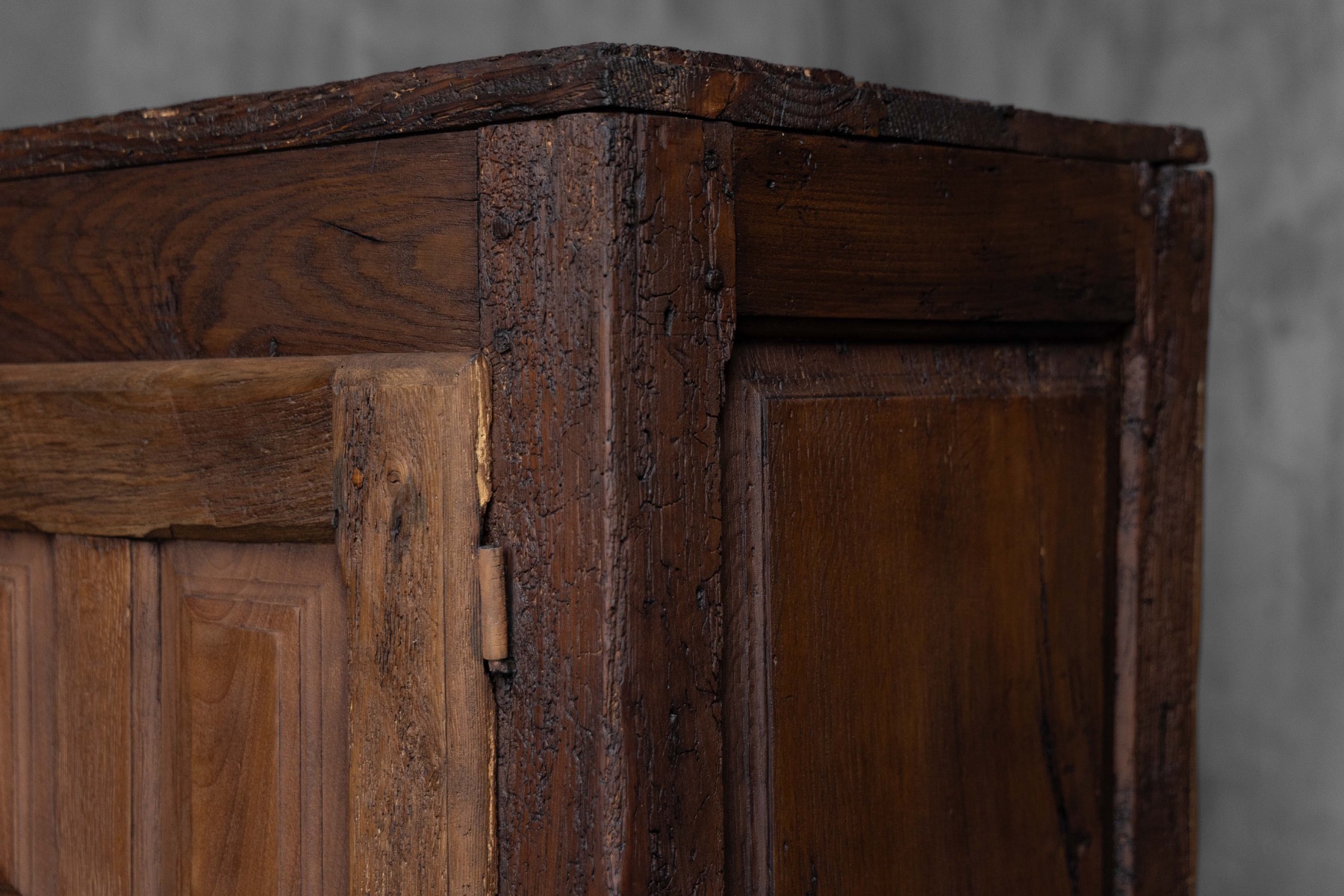 Antique Rustic Oak Cabinet, France - Early 19th Century 