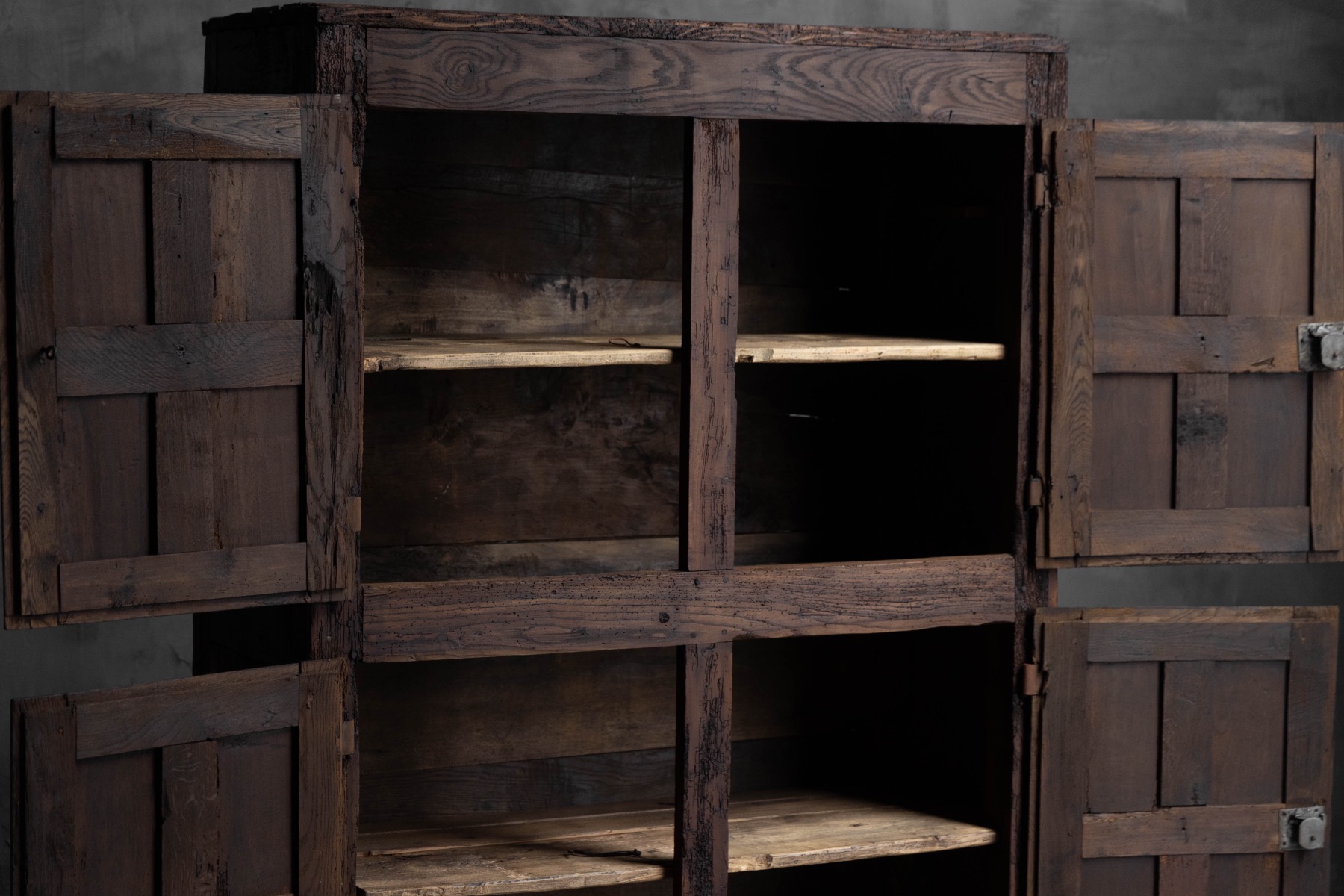 Antique Rustic Oak Cabinet, France - Early 19th Century 