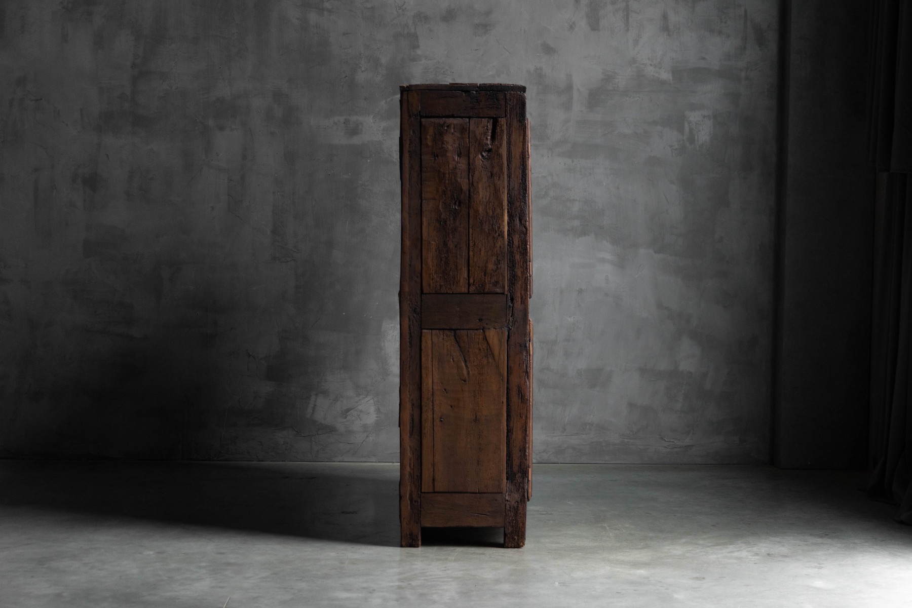 Antique Rustic Oak Cabinet, France - Early 19th Century 
