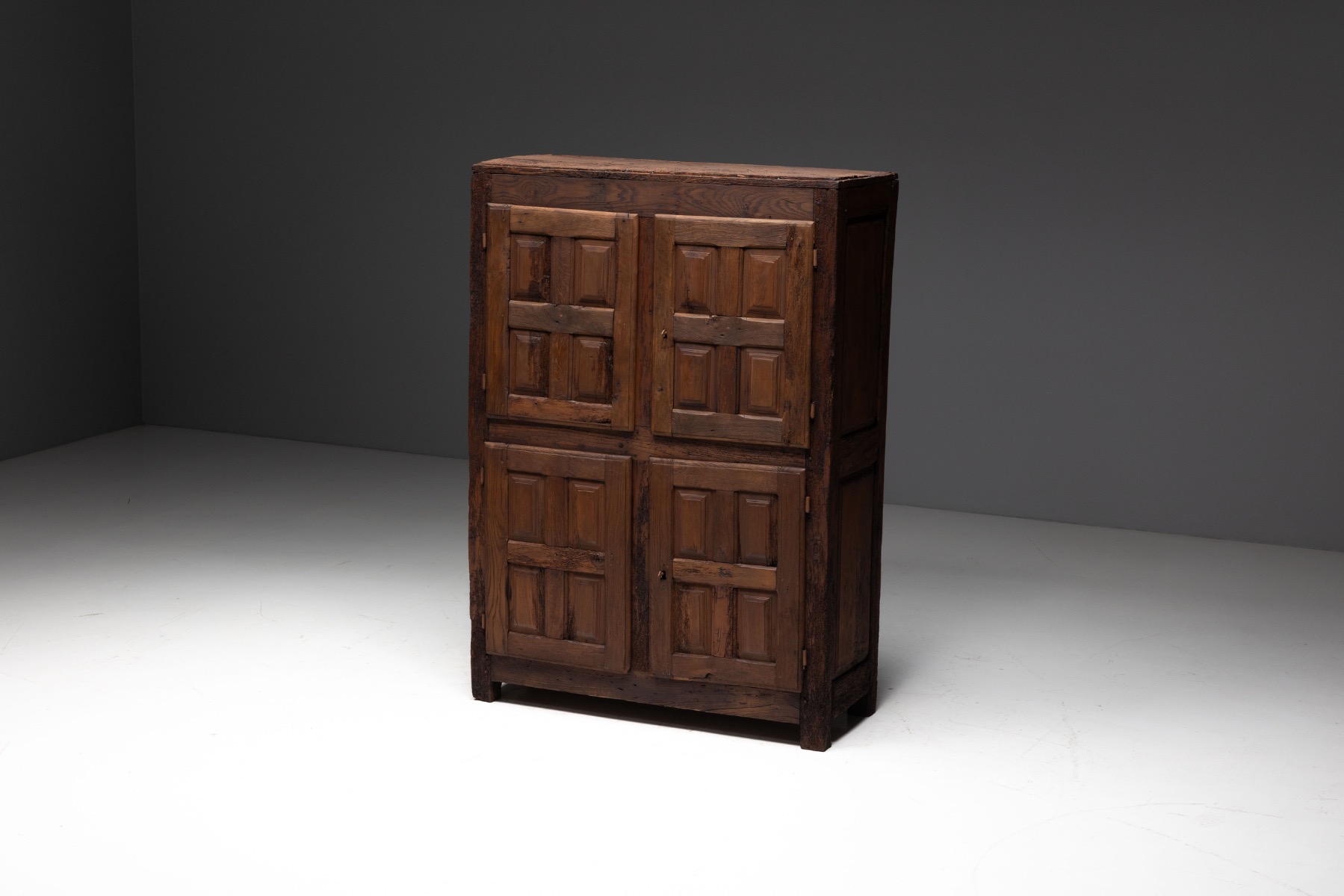 Antique Rustic Oak Cabinet, France - Early 19th Century 