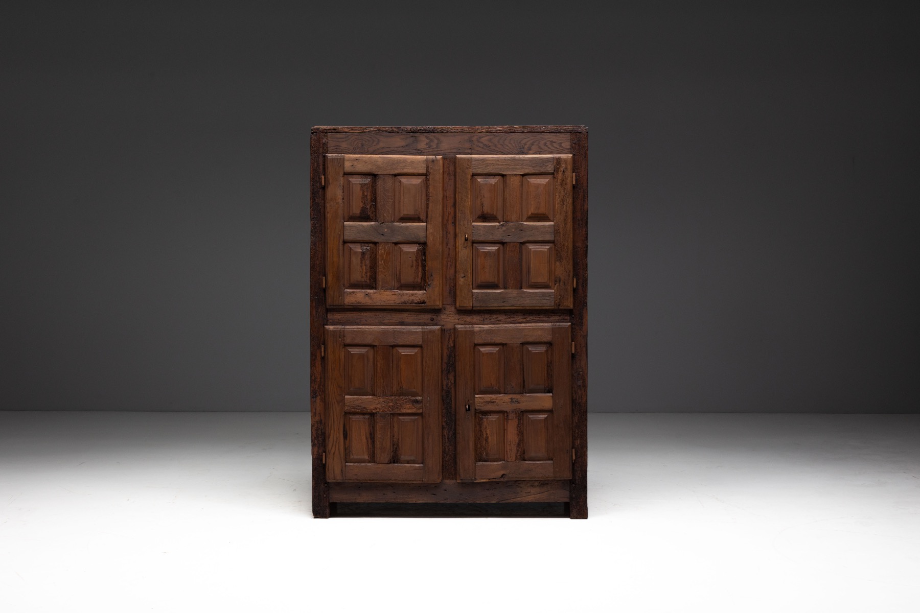 Antique Rustic Oak Cabinet, France - Early 19th Century 