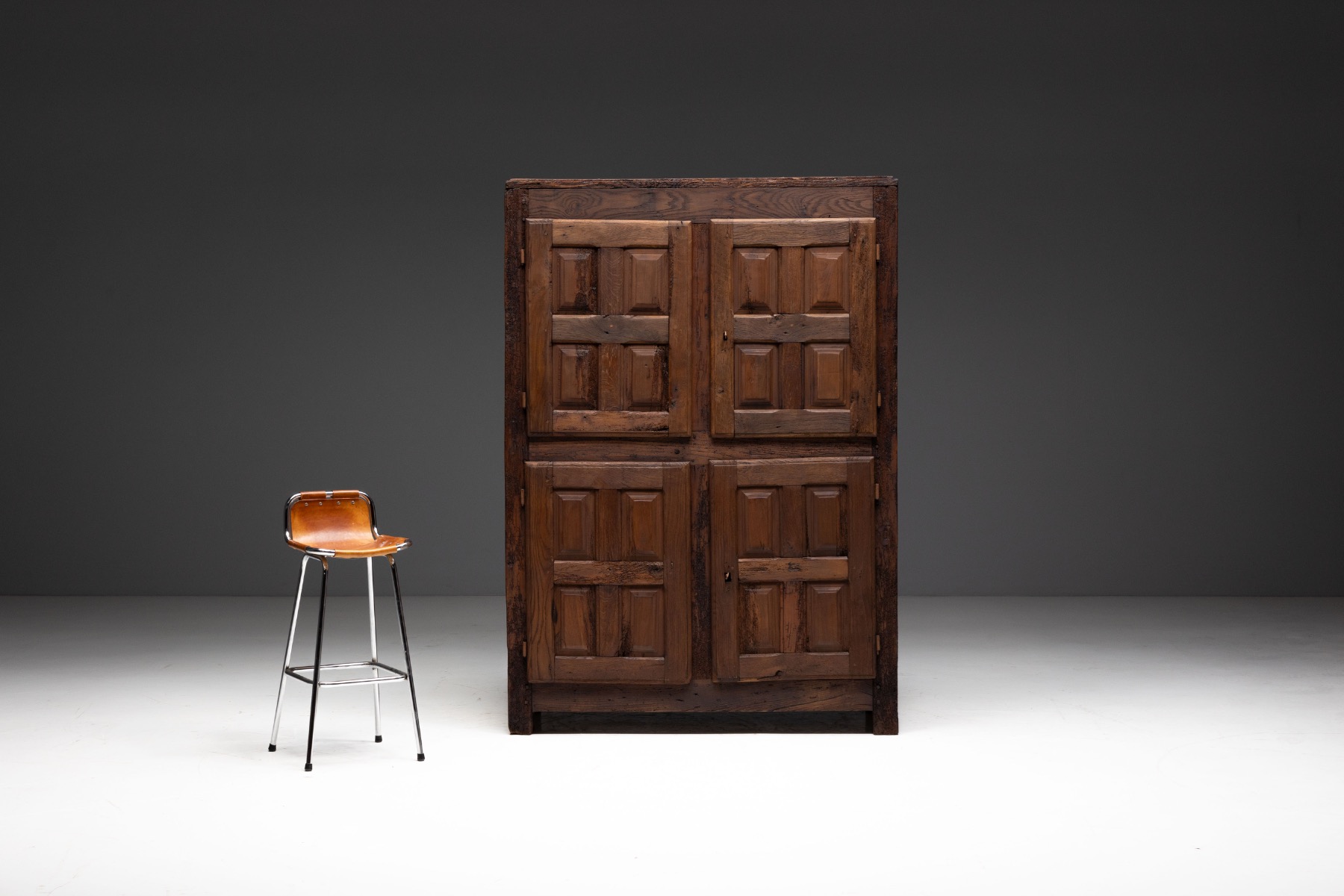 Antique Rustic Oak Cabinet, France - Early 19th Century 