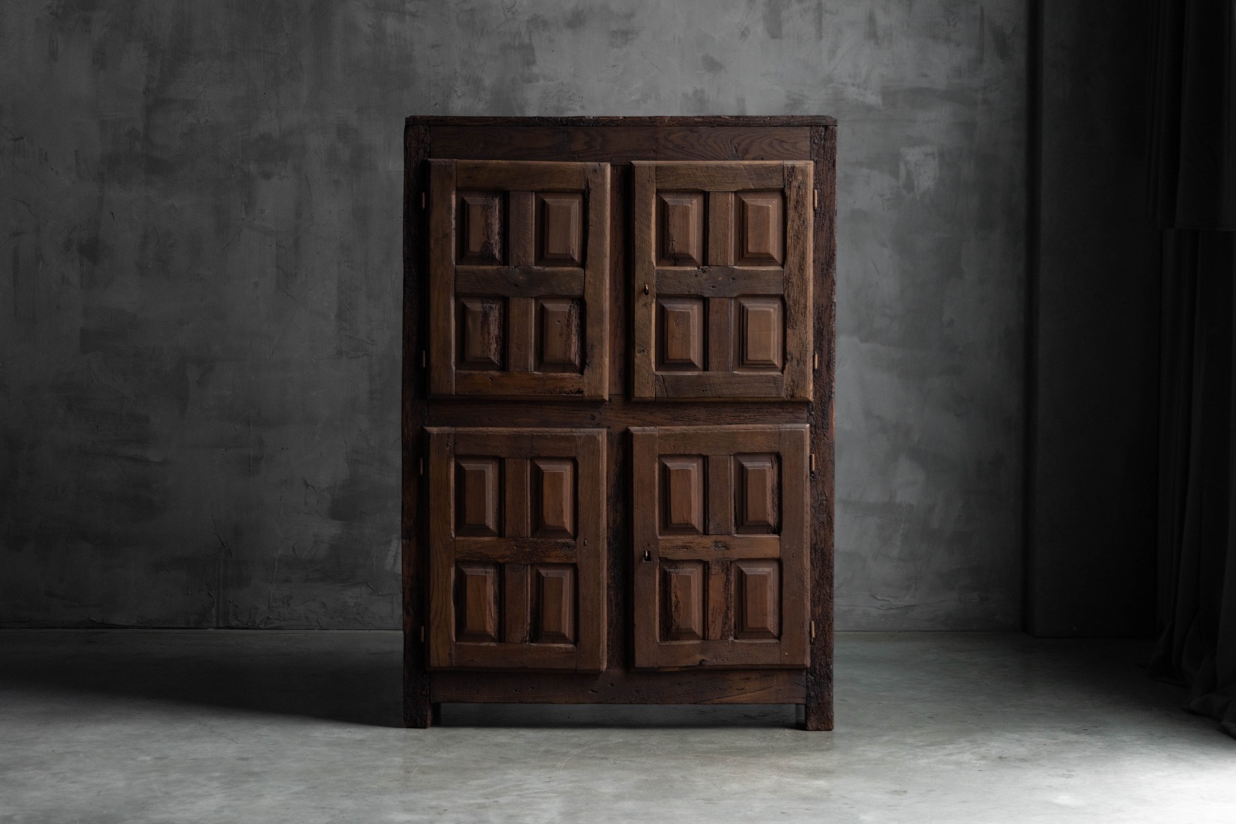 Antique Rustic Oak Cabinet, France - Early 19th Century 