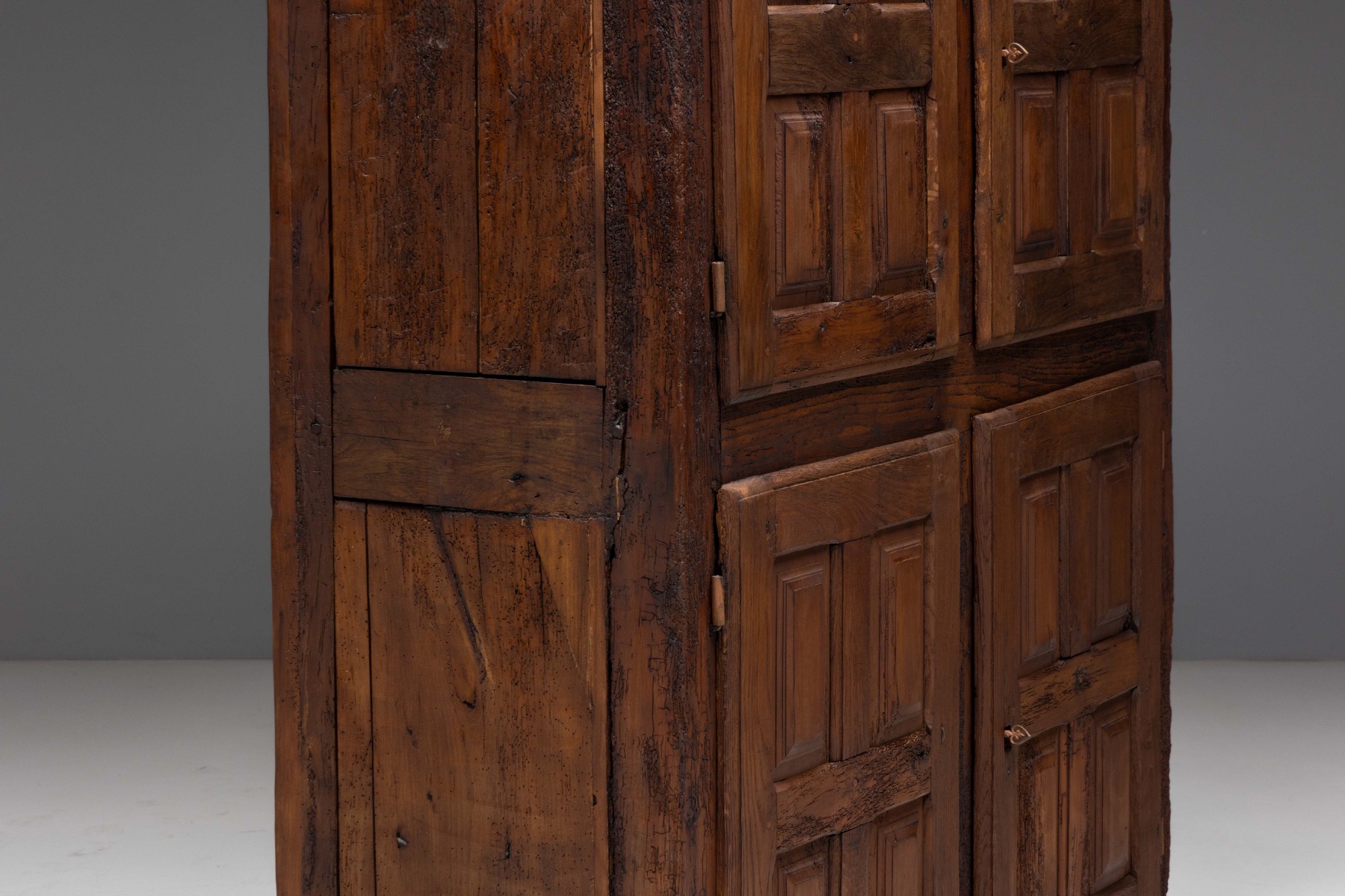 Antique Rustic Oak Cabinet, France - Early 19th Century 