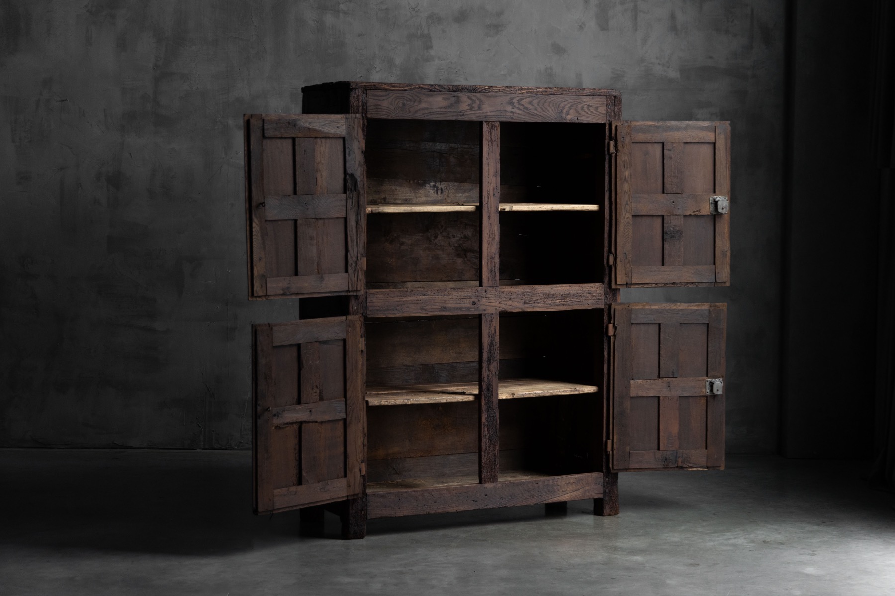 Antique Rustic Oak Cabinet, France - Early 19th Century 
