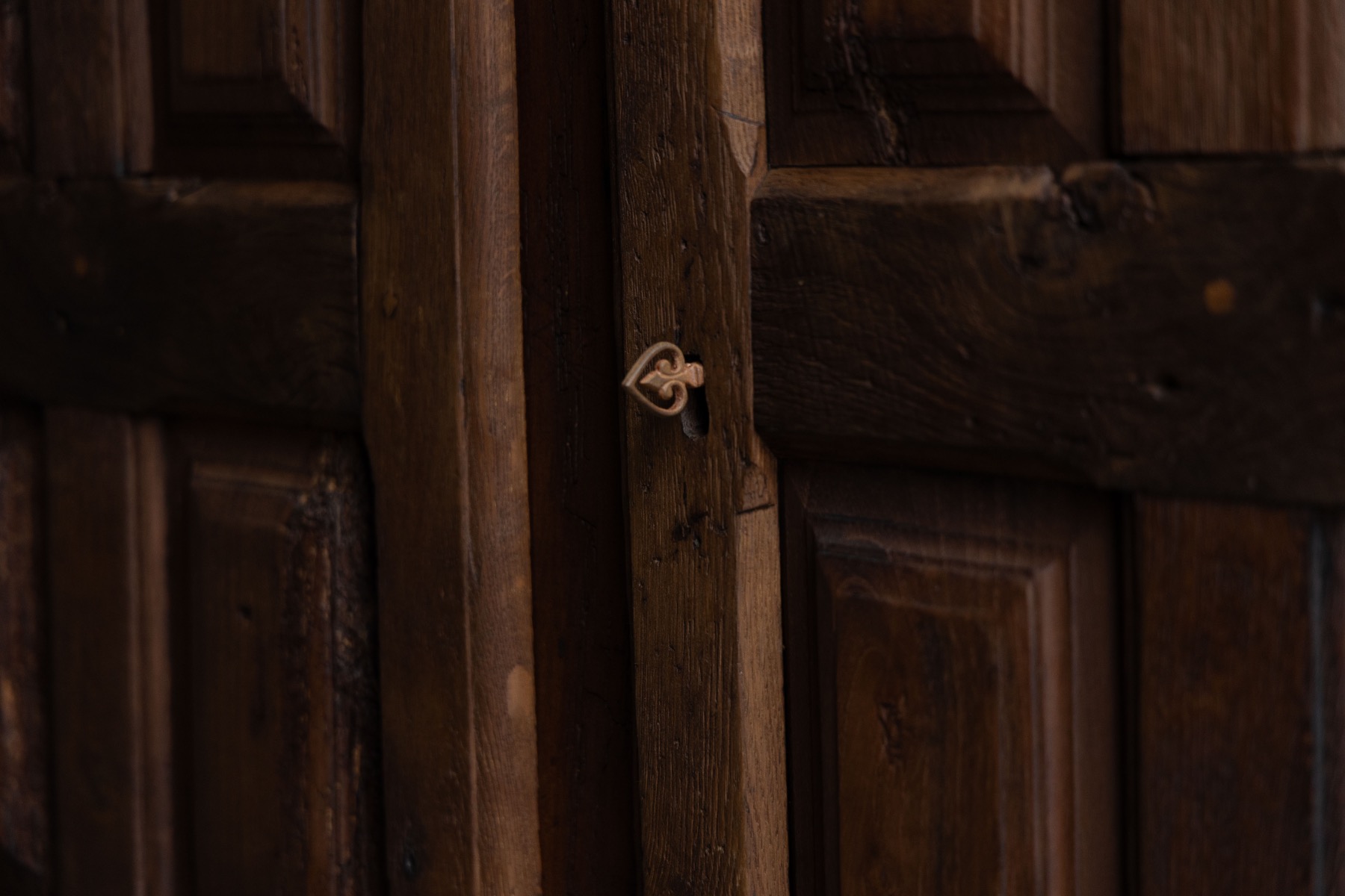 Antique Rustic Oak Cabinet, France - Early 19th Century 